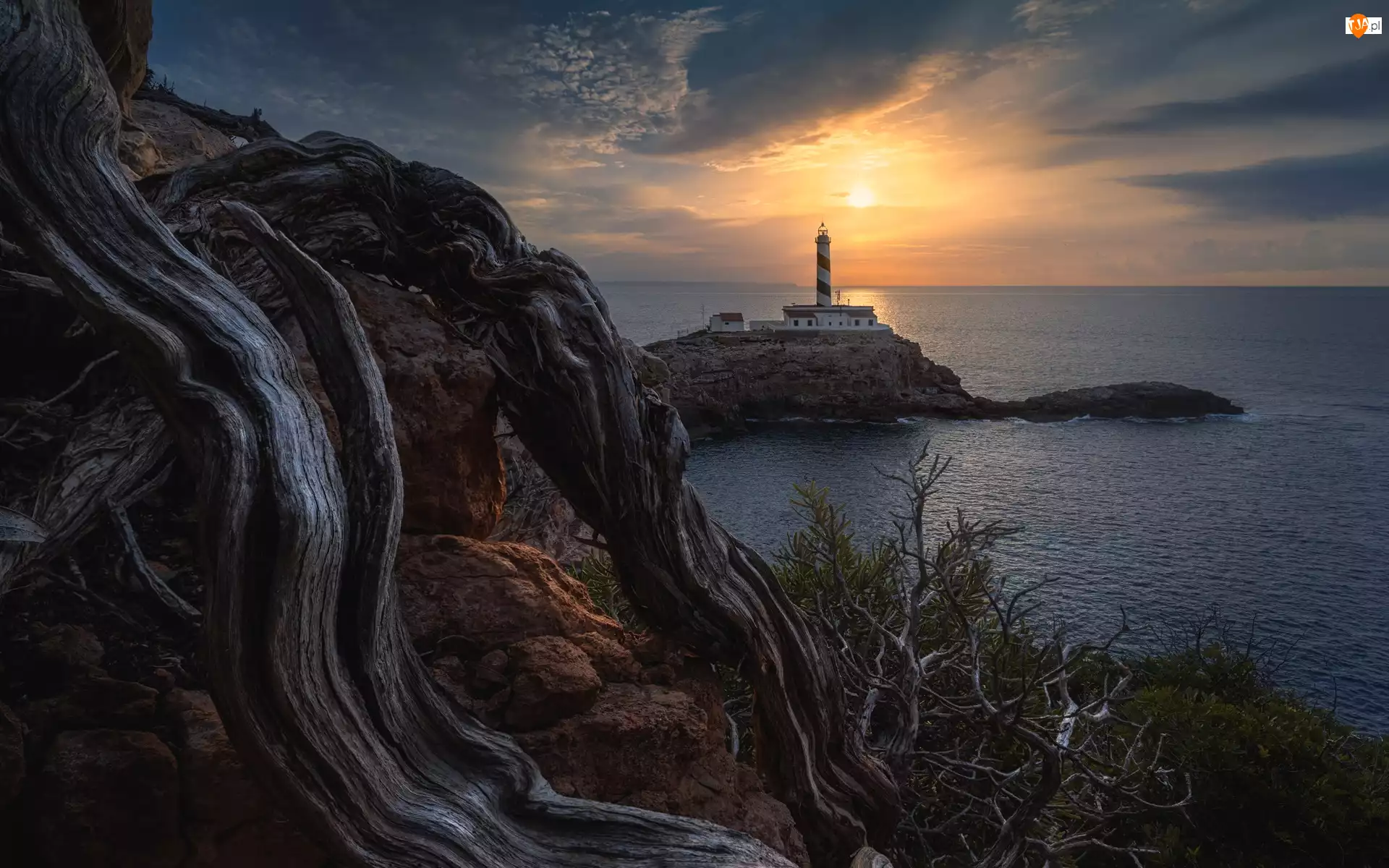 Skały, Latarnia morska, Hiszpania, Morze, Majorka, Zachód słońca, Faro de Cala Figuera