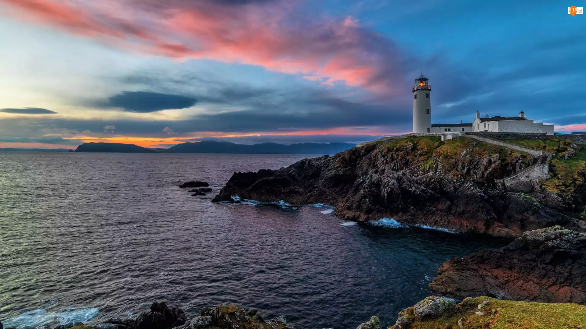 Morze, Irlandia, Latarnia morska, Chmury, Wybrzeże, Fanad Head Lighthouse, Poranek, Skały