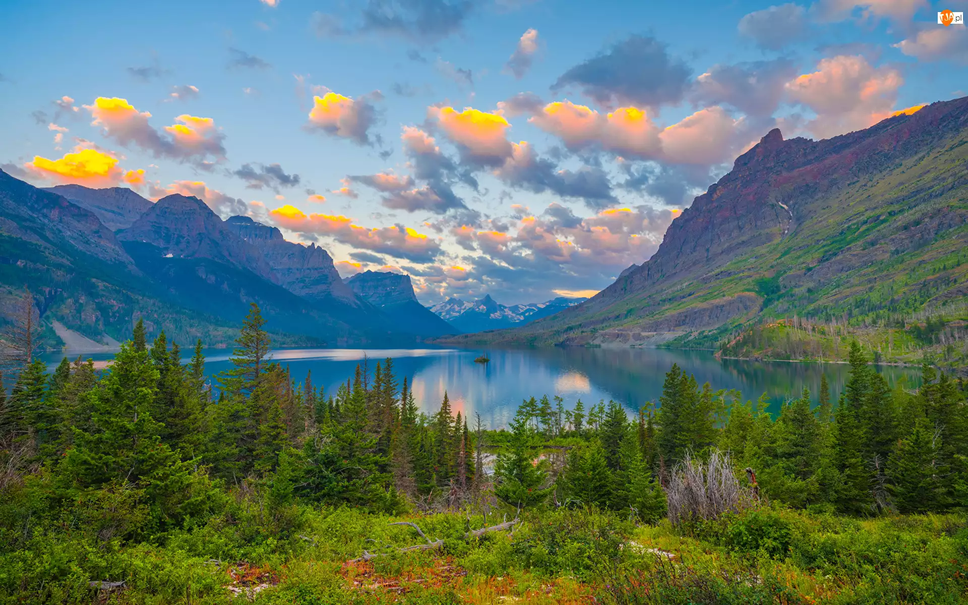 Chmury, Stan Montana, Kolorowe, Góry, Niebo, Park Narodowy Glacier, Jezioro, Stany Zjednoczone, Drzewa