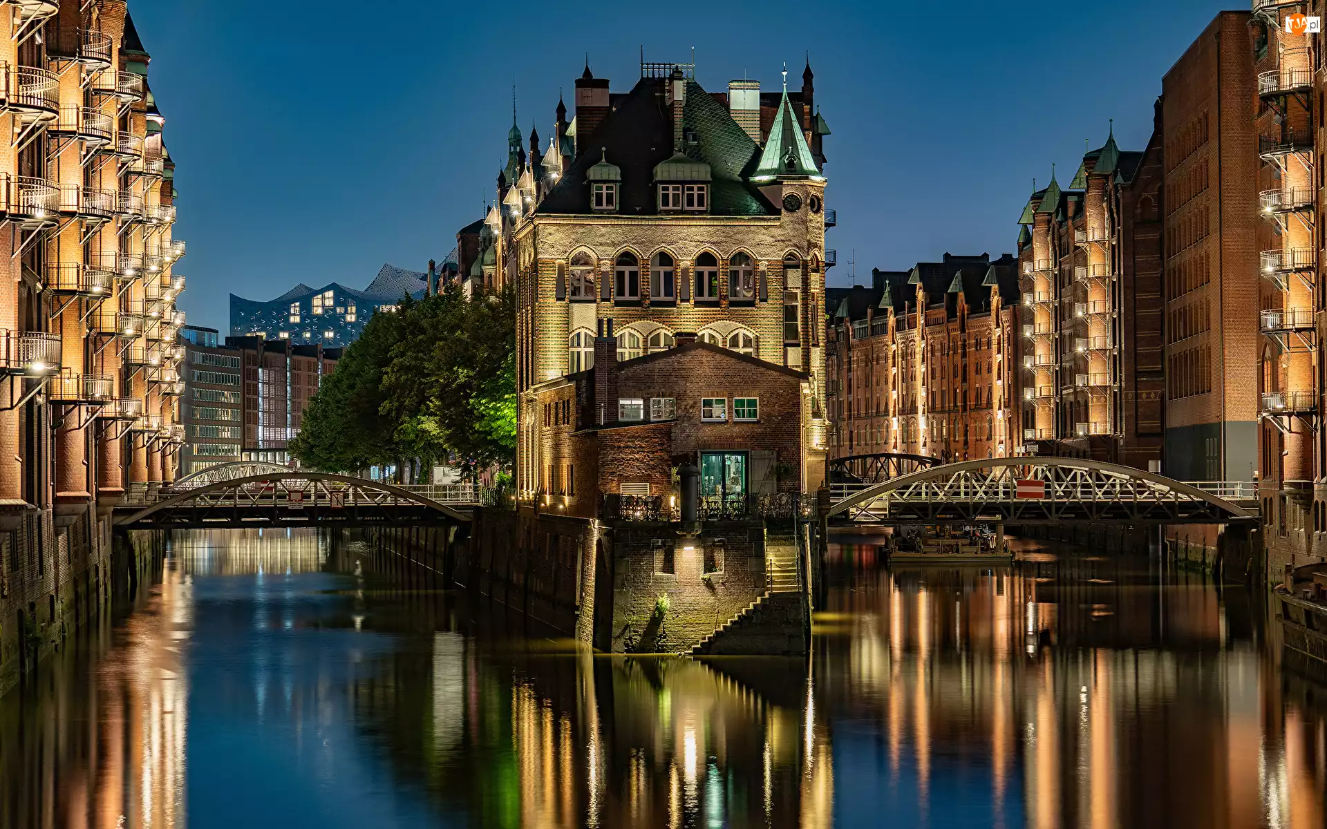 Światła, Speicherstadt, Noc, Most, Domy, Miasto, Hamburg, Niemcy, Kanał wodny