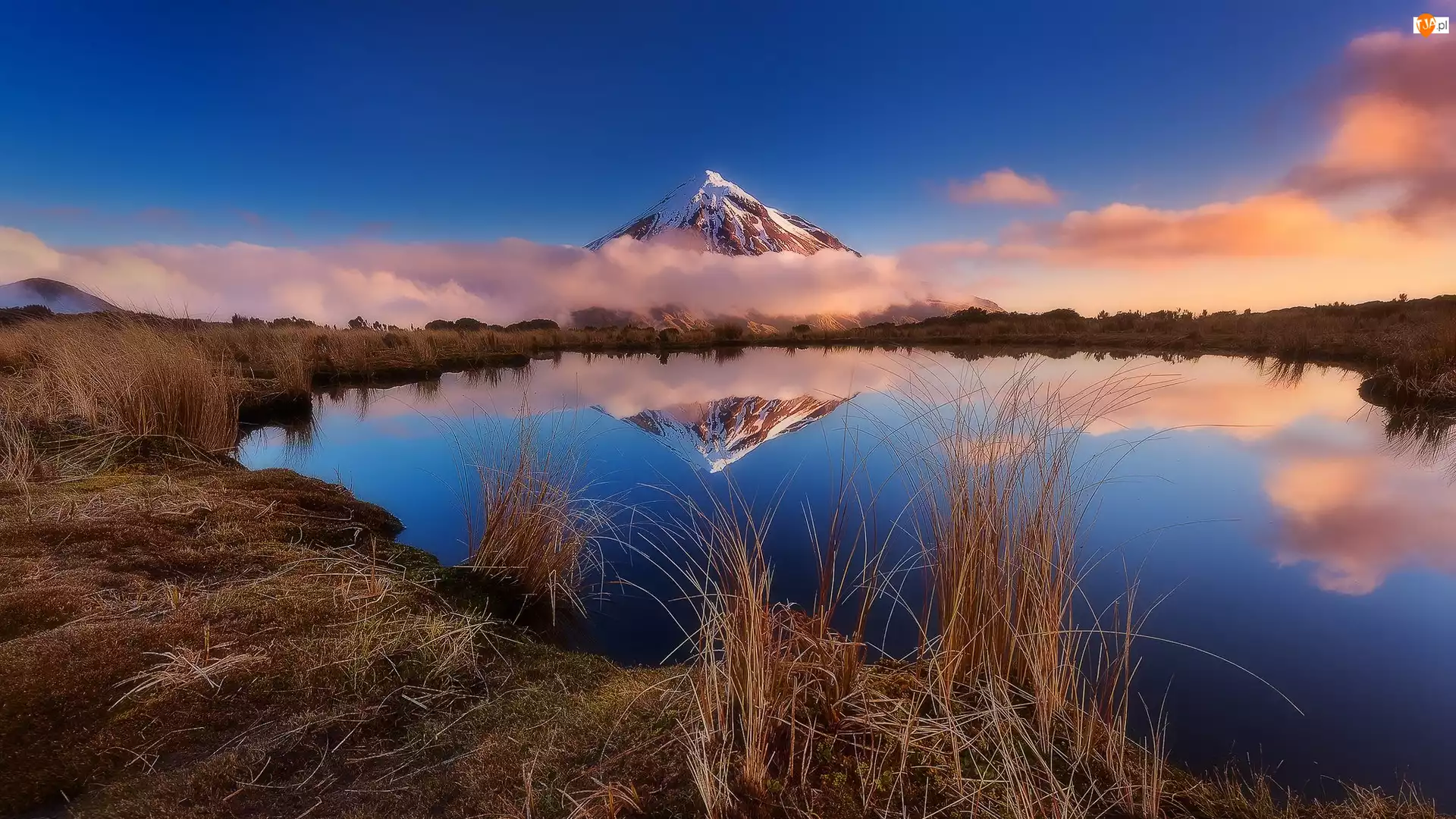 Park Narodowy Egmont, Trawa, Mgła, Staw Pouakai, Taranaki, Nowa Zelandia, Wulkan Egmont, Góra, Oczko polodowcowe, Odbicie