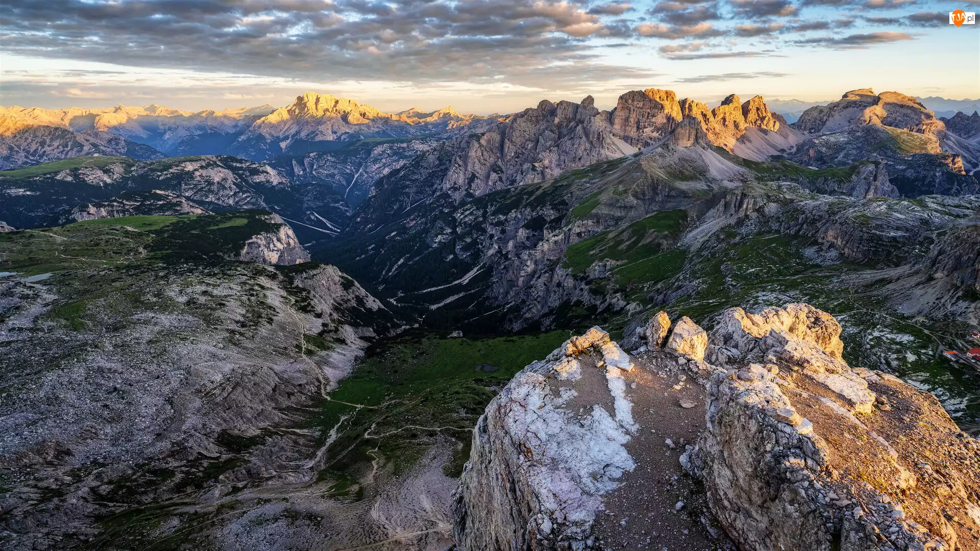 Góry, Wschód słońca, Skały, Włochy, Dolomity, Dolina