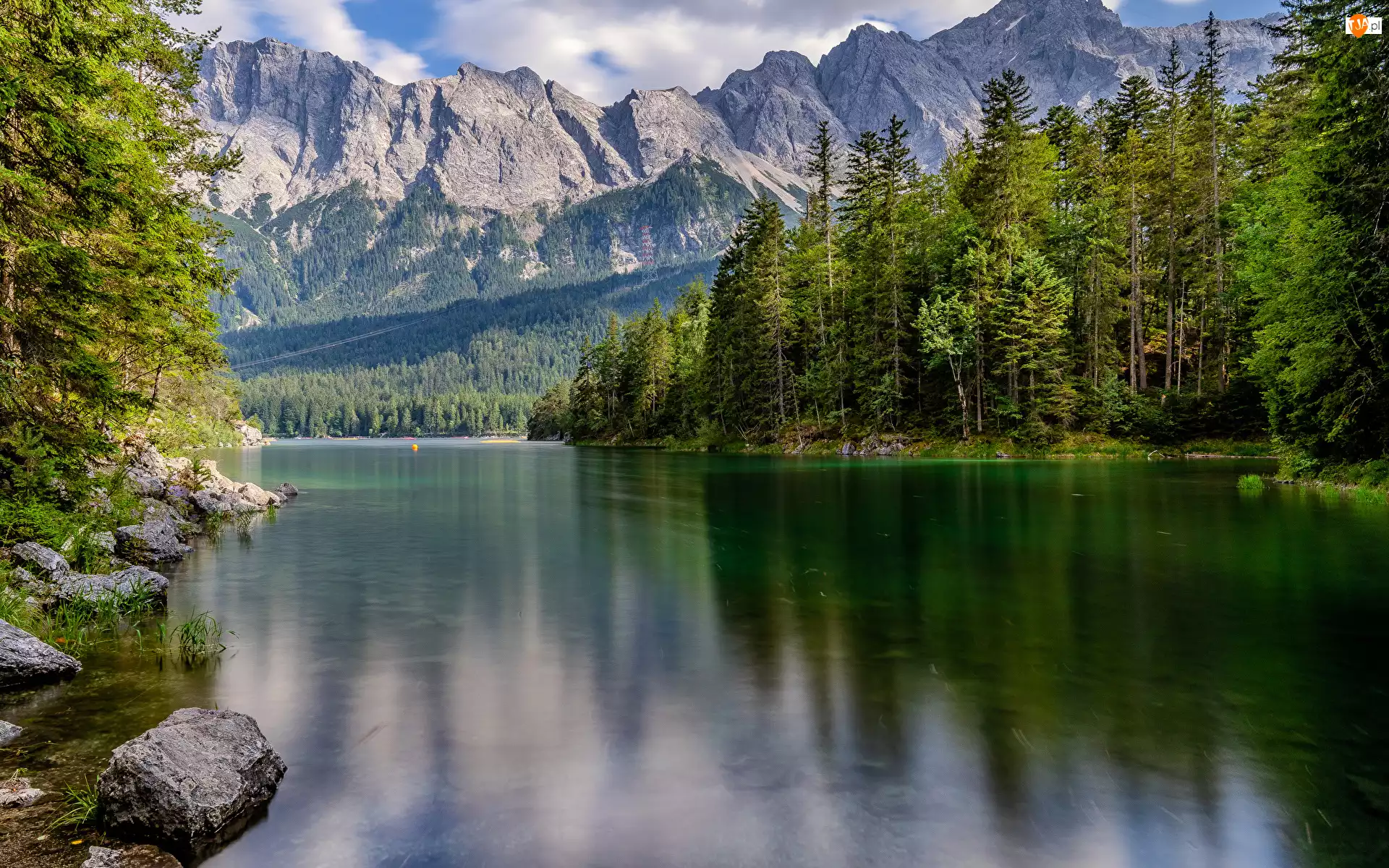 Odbicie, Lasy, Drzewa, Eibsee Lake, Bawaria, Niemcy, Alpy Bawarskie, Góry, Jezioro, Kamienie