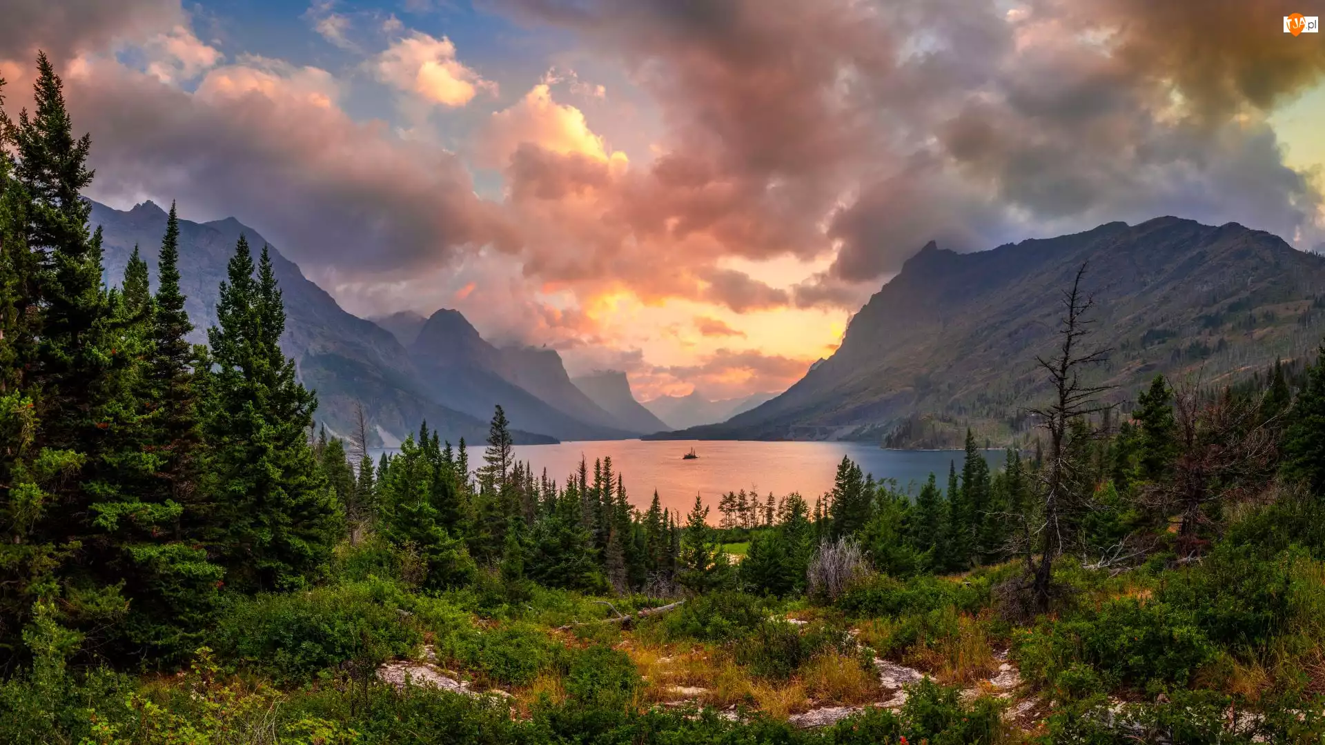 Stany Zjednoczone, Jezioro, Chmury, Krzewy, Niebo, Saint Mary Lake, Góry, Park Narodowy Glacier, Drzewa