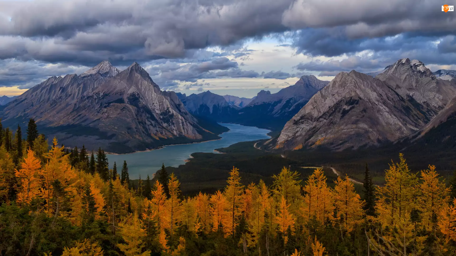 Kanada, Rzeka, Alberta, Skały, Kananaskis, Drzewa, Góry Skaliste, Jesień, Chmury