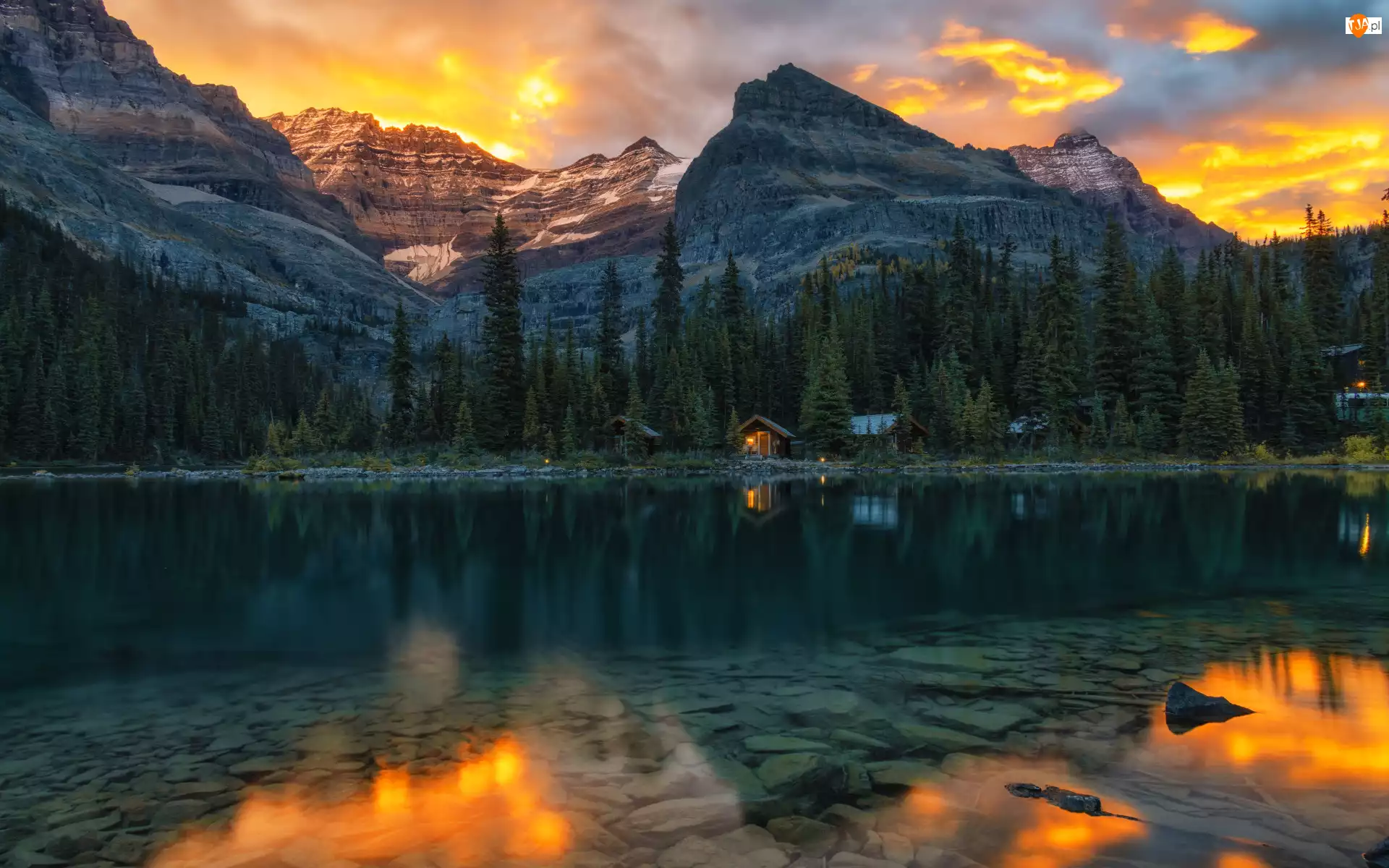 Canadian Rocky Mountains, Chmury, Zachód Słońca, Drzewa, Las, Alberta, Lake OHara, Park Narodowy Yoho, Jezioro, Niebo, Domy, Kanada, Góry, Odbicie