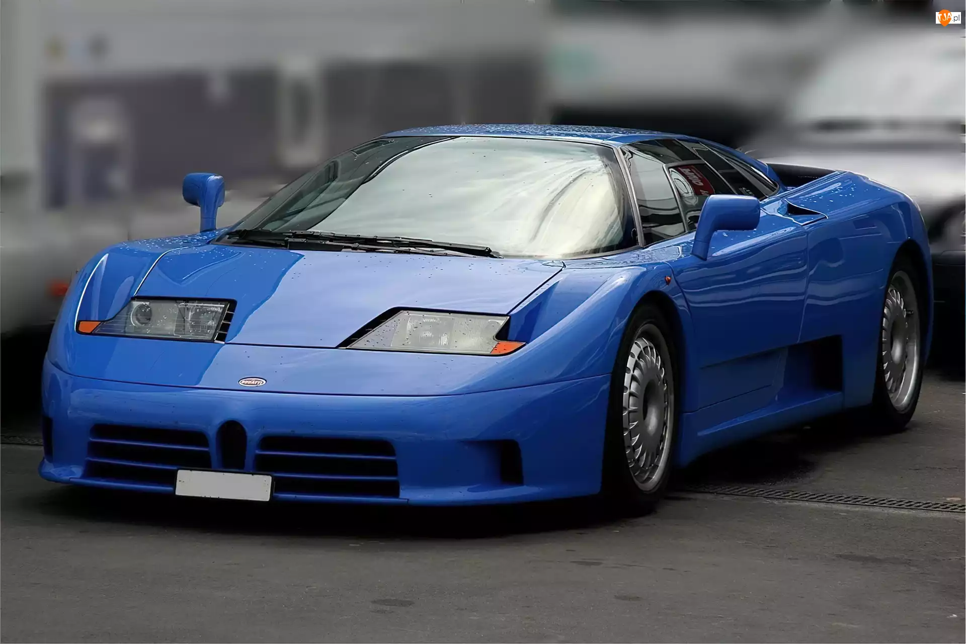 Niebieski, Bugatti EB 110