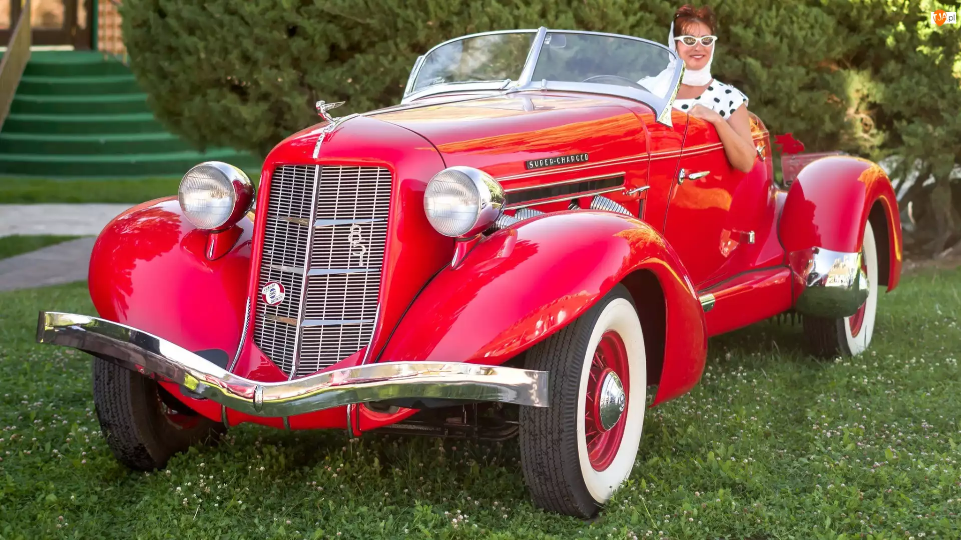 Czerwone, Auto, Retro