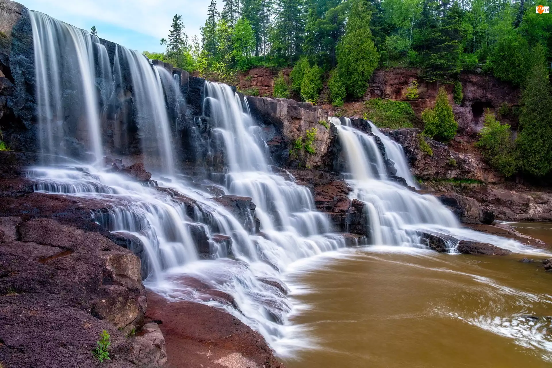 Gooseberry River, Stany Zjednoczone, Waterfalls Middle Falls, Skały, Minnesota, Rzeka, Drzewa, Wodospady