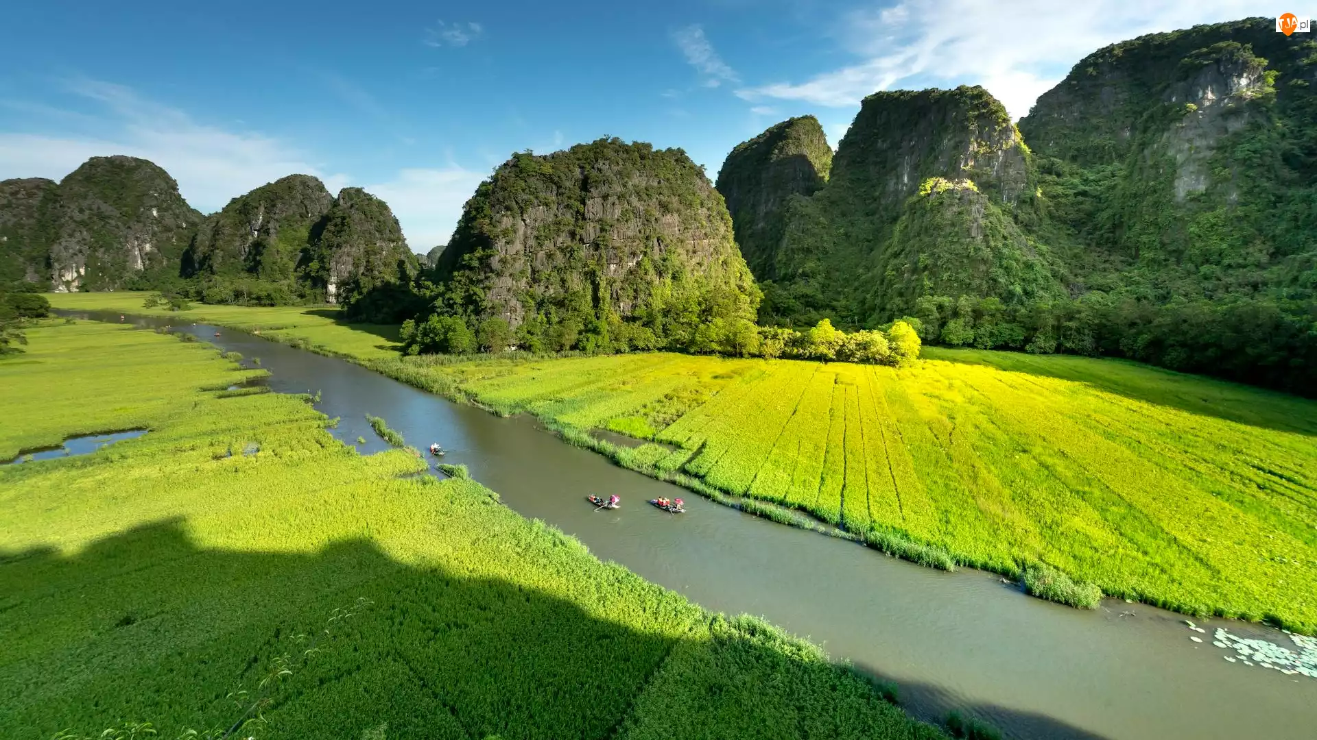 Tam Coc Ninh Binh, Ninh Binh, Atrakcja turystyczna, Łódki, Góry, Rzeka, Ngo Dong, Wietnam, Pola