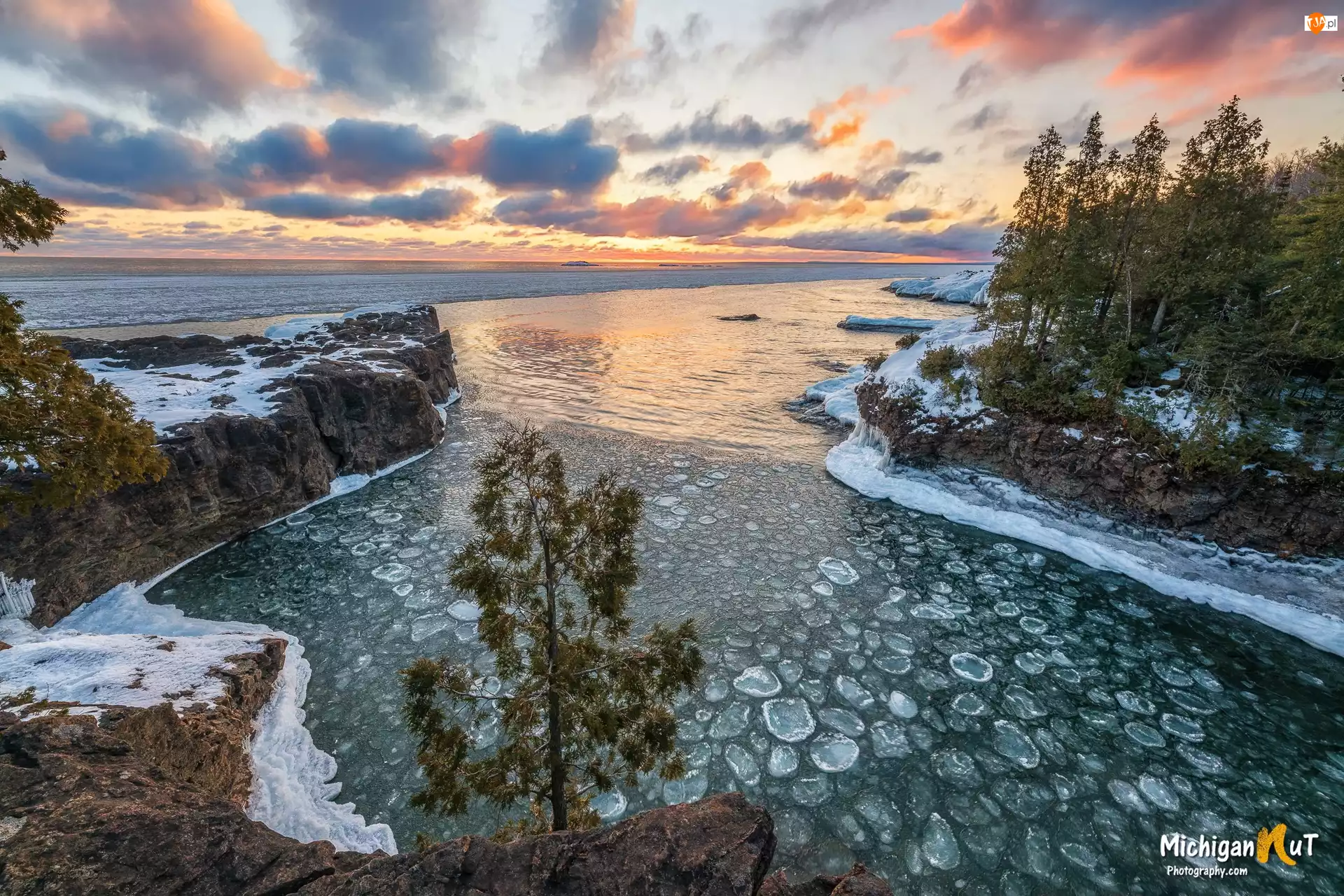 Śnieg, Stany Zjednoczone, Jezioro, Zima, Michigan, Superior Lake, Wschód słońca, Drzewa