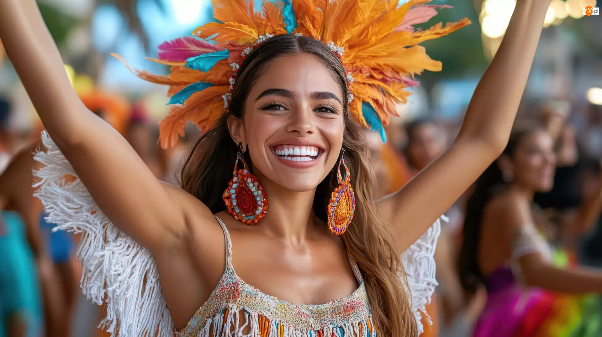 Kolczyki, Uśmiechnięta, Kobieta, Pióropusz