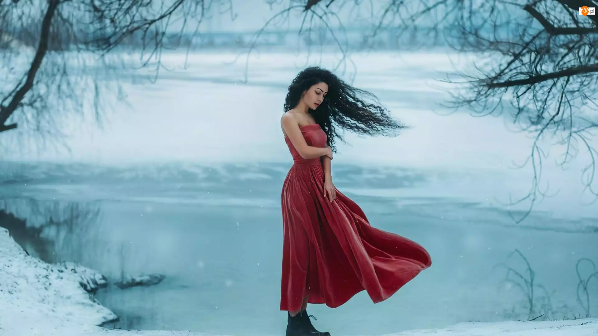 Śnieg, Zima, Dziewczyna, Sukienka, Rzeka, Czerwona