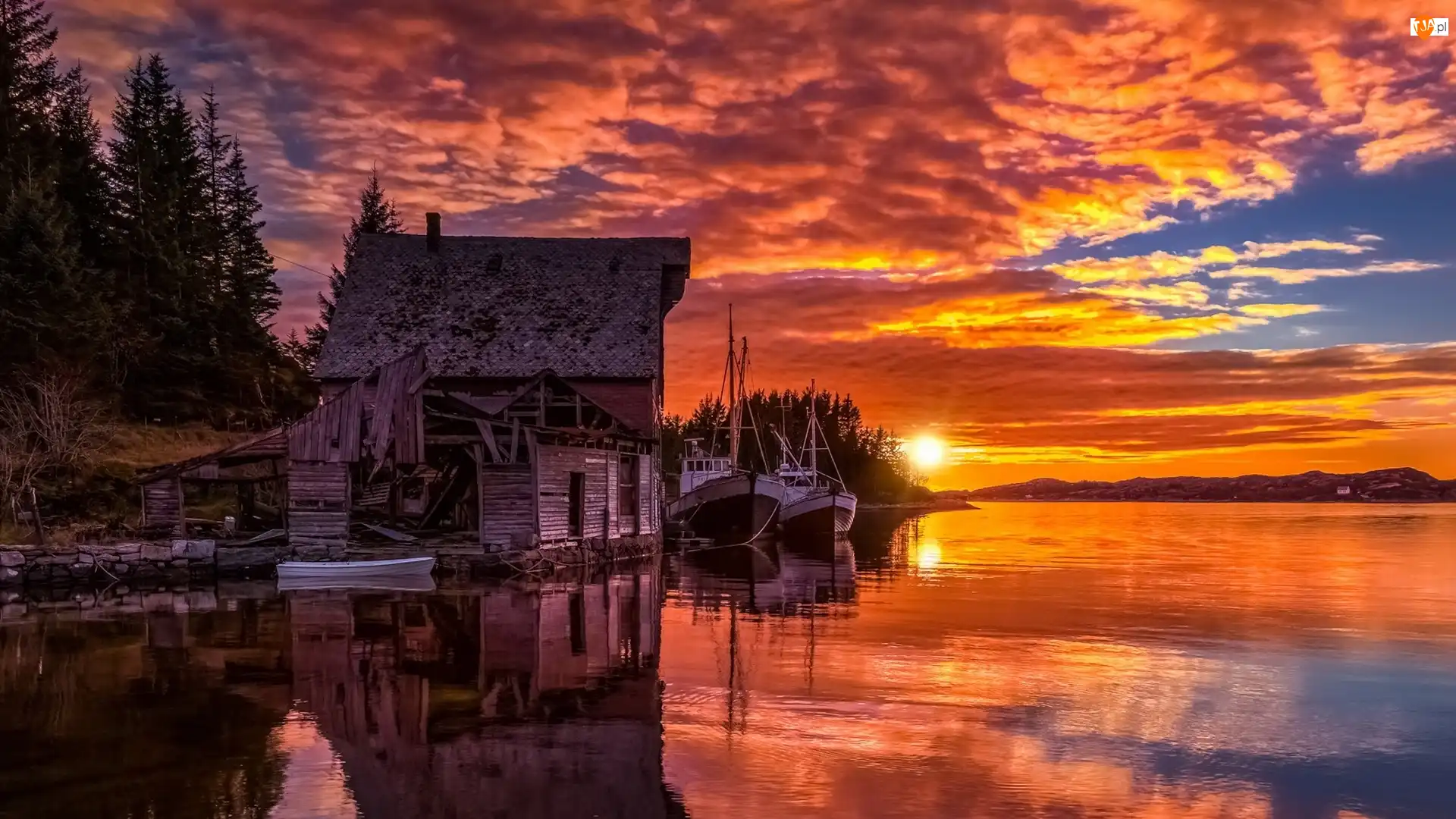 Wyspa Toftøya, Morze Północne, Dom, Norwegia, Zachód słońca, Łodzie, Kutry