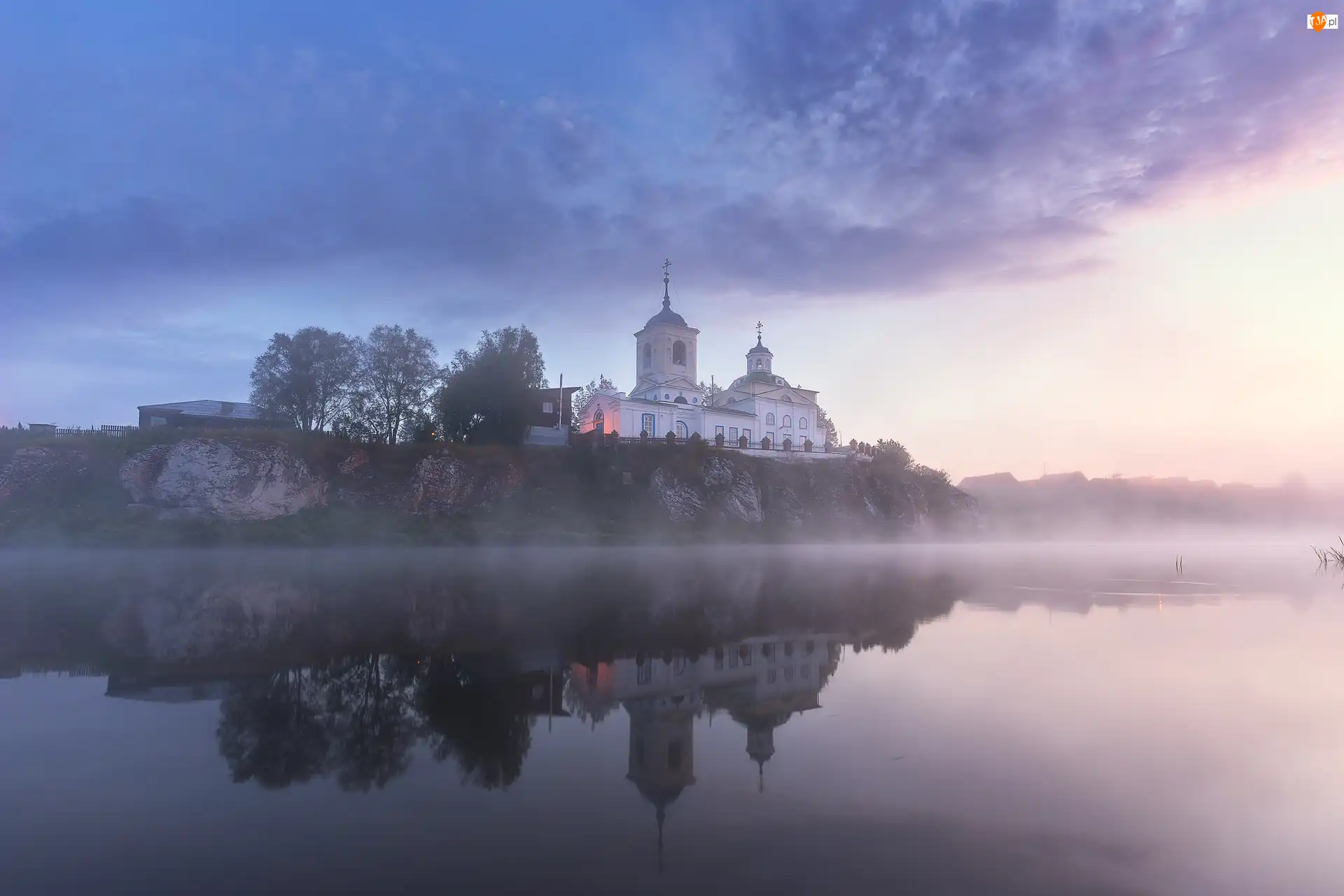 Drzewa, Rzeka, Chmury, Odbicie, Cerkiew, Mgła