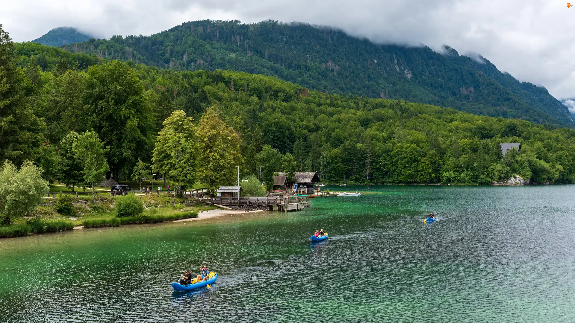 Jezioro Bohinjsko, Kajaki, Triglavski Park Narodowy, Słowenia, Góry, Lasy, Przystań