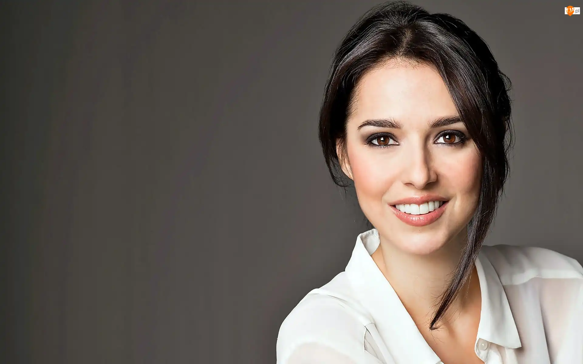 Uśmiech, Cristina Brondo, Aktorka