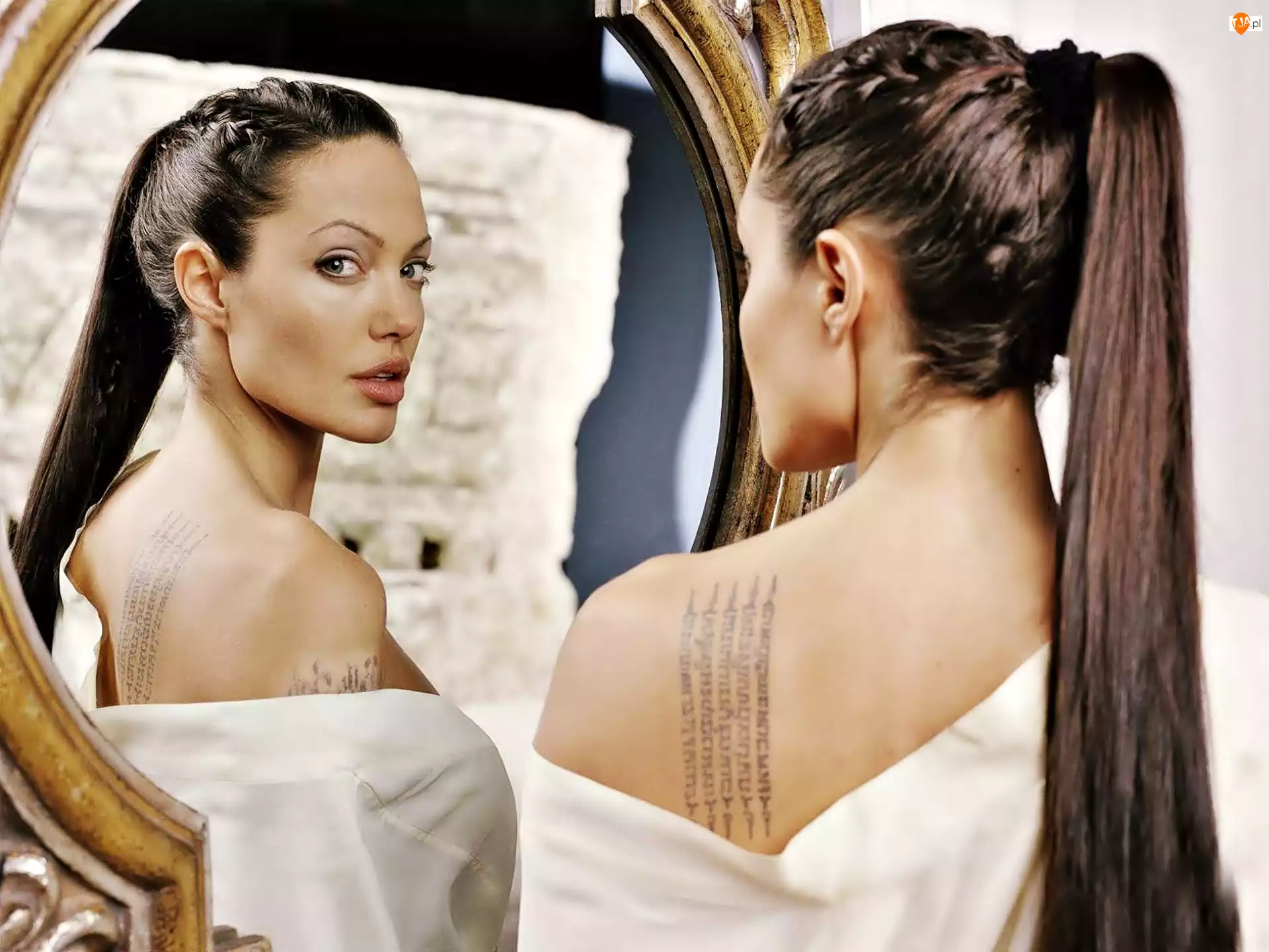 tatuaż, Angelina Jolie, długie włosy