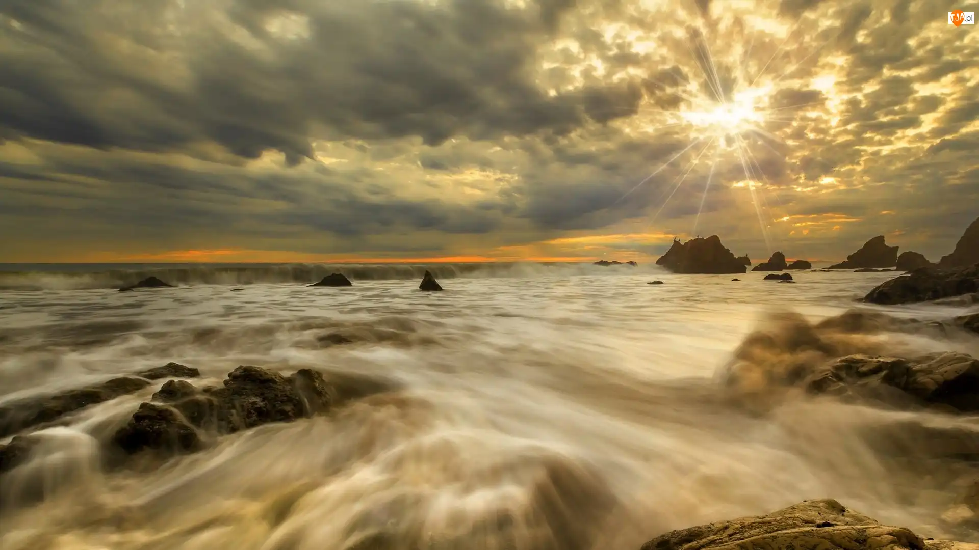 Promienie słońca, Stan Kalifornia, Chmury, Plaża El Matador, Kamienie, Malibu, Morze, Stany Zjednoczone, Ocean Spokojny