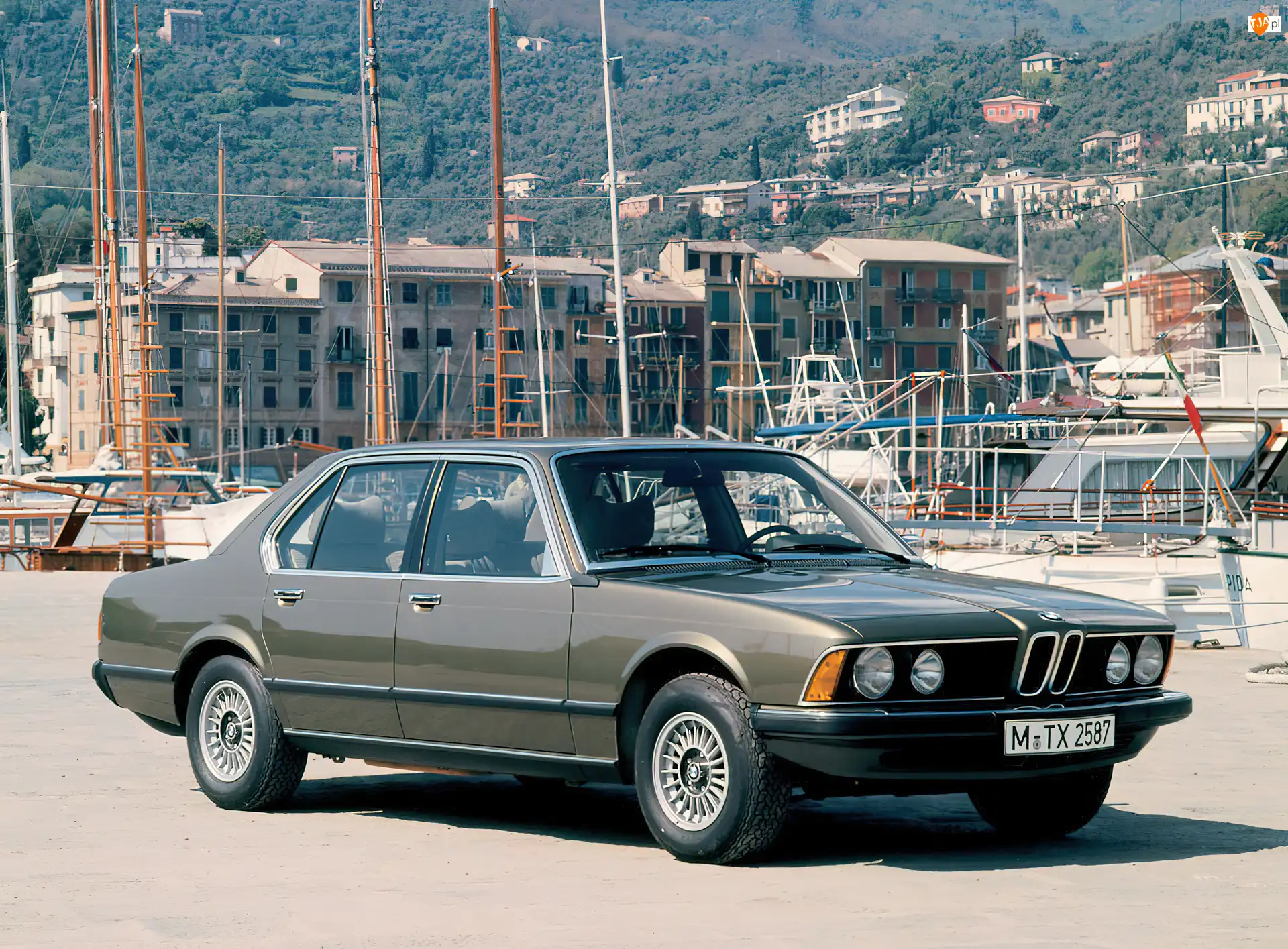 światła, maska, koła , BMW E23, opony