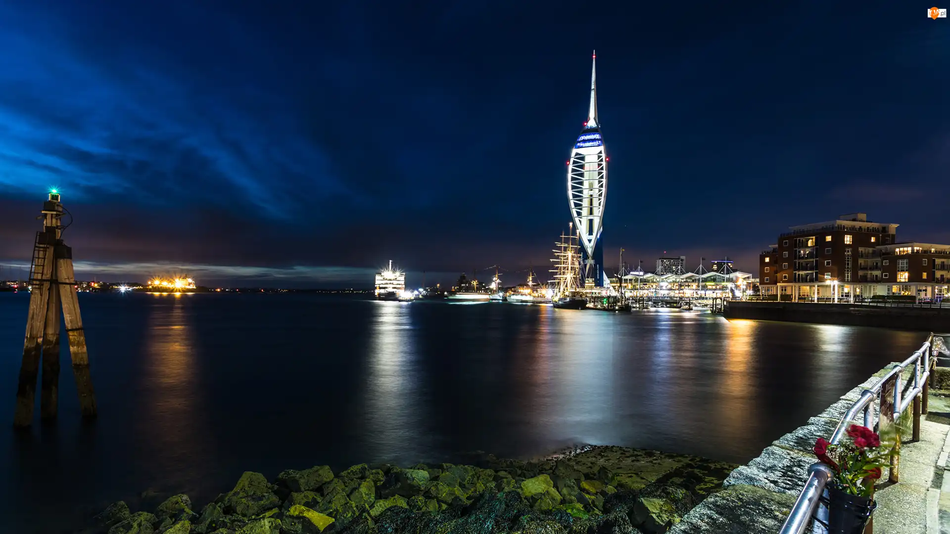Noc, Portsmouth, Domy, Przystań, Kamienie, Wieża widokowa, Spinnaker Tower, Anglia, Cieśnina