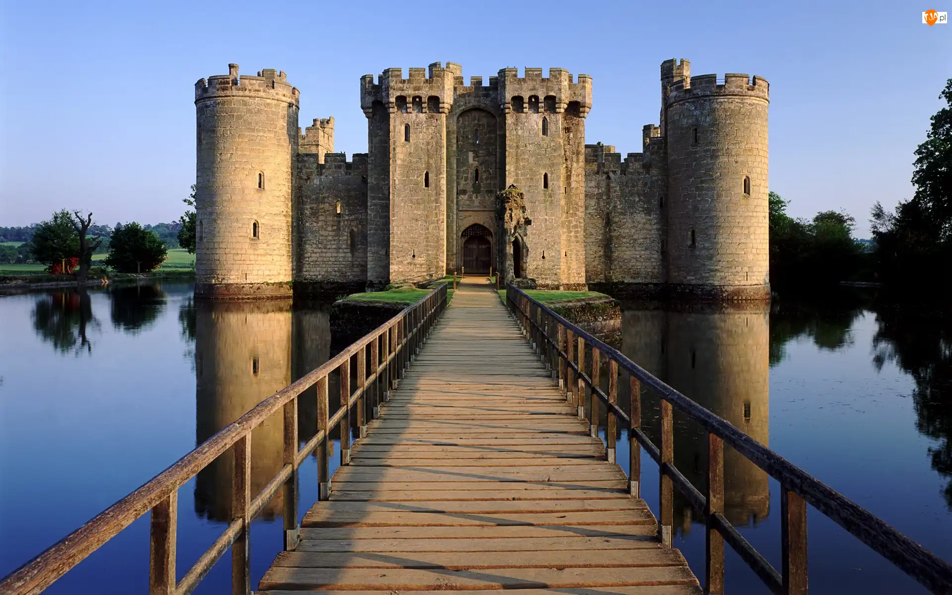 Bodiam Castle, Zamek Bodiam, Anglia, Fosa, Wieś Robertsbridge, Mostek