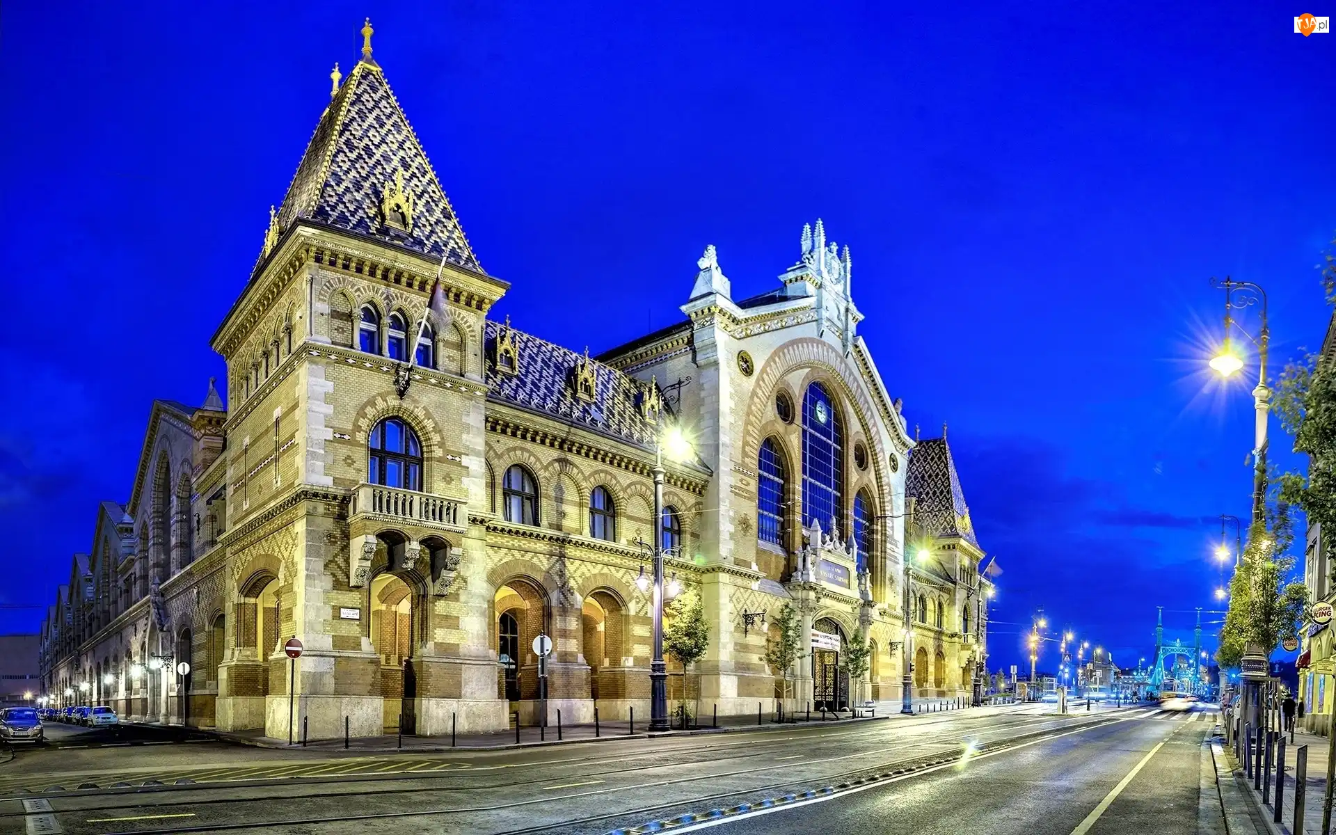 Miasto nocą, Dom, Ulica