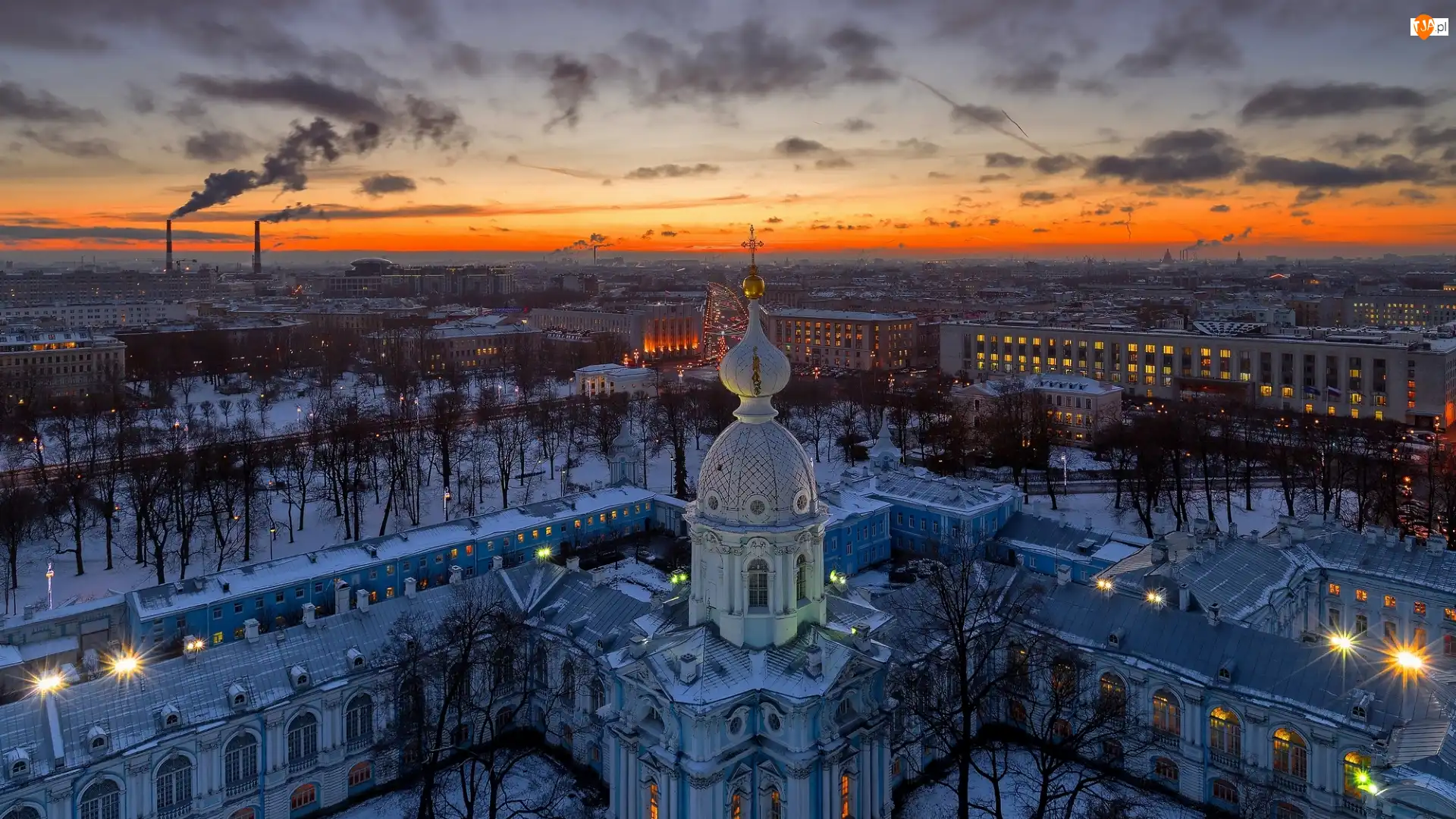 Wschód słońca, Miasto, Cerkiew, Kominy