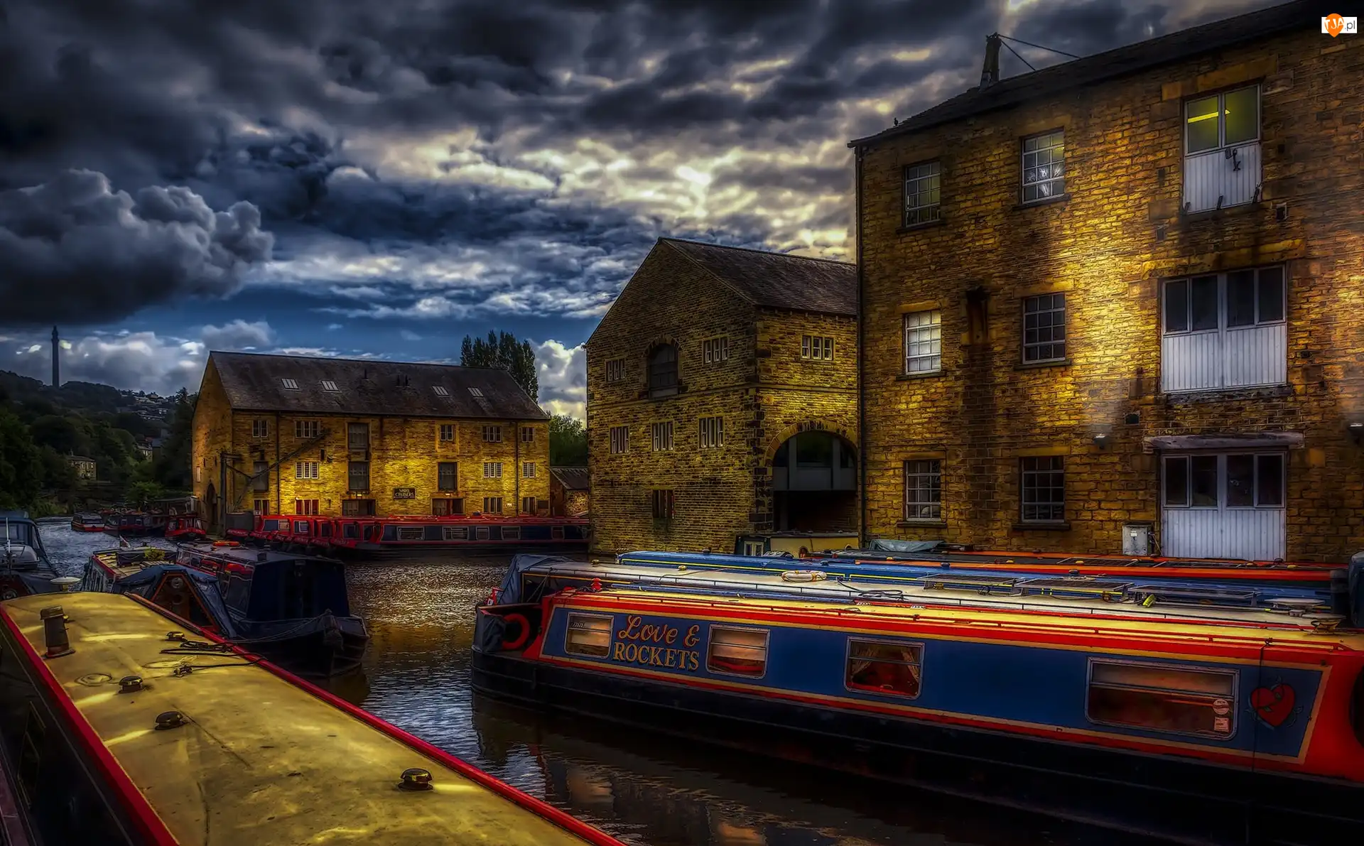 Anglia, Kanał, Sowerby Bridge, Pochmurne, Niebo, Rochdale Canal, Statki, Rzeka, Domy