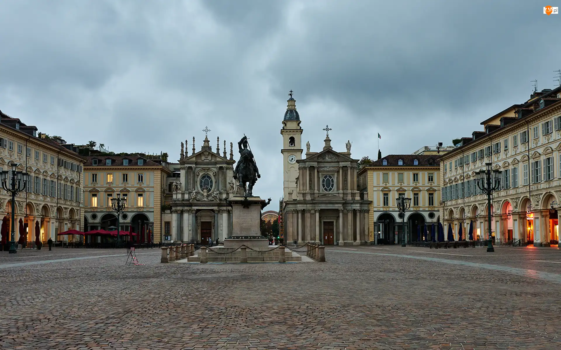 Turyn, Domy, Pomnik Emanuela Filiberto, Włochy, Plac San Carlo, Kościół San Carlo, Kościół Santa Cristina