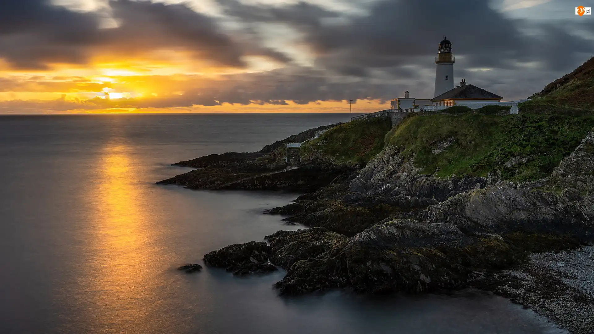 Wschód słońca, Latarnia morska, Skały, Wyspa Man, Latarnia morska, Morze Irlandzkie, Wielka Brytania, Douglas Lighthouse