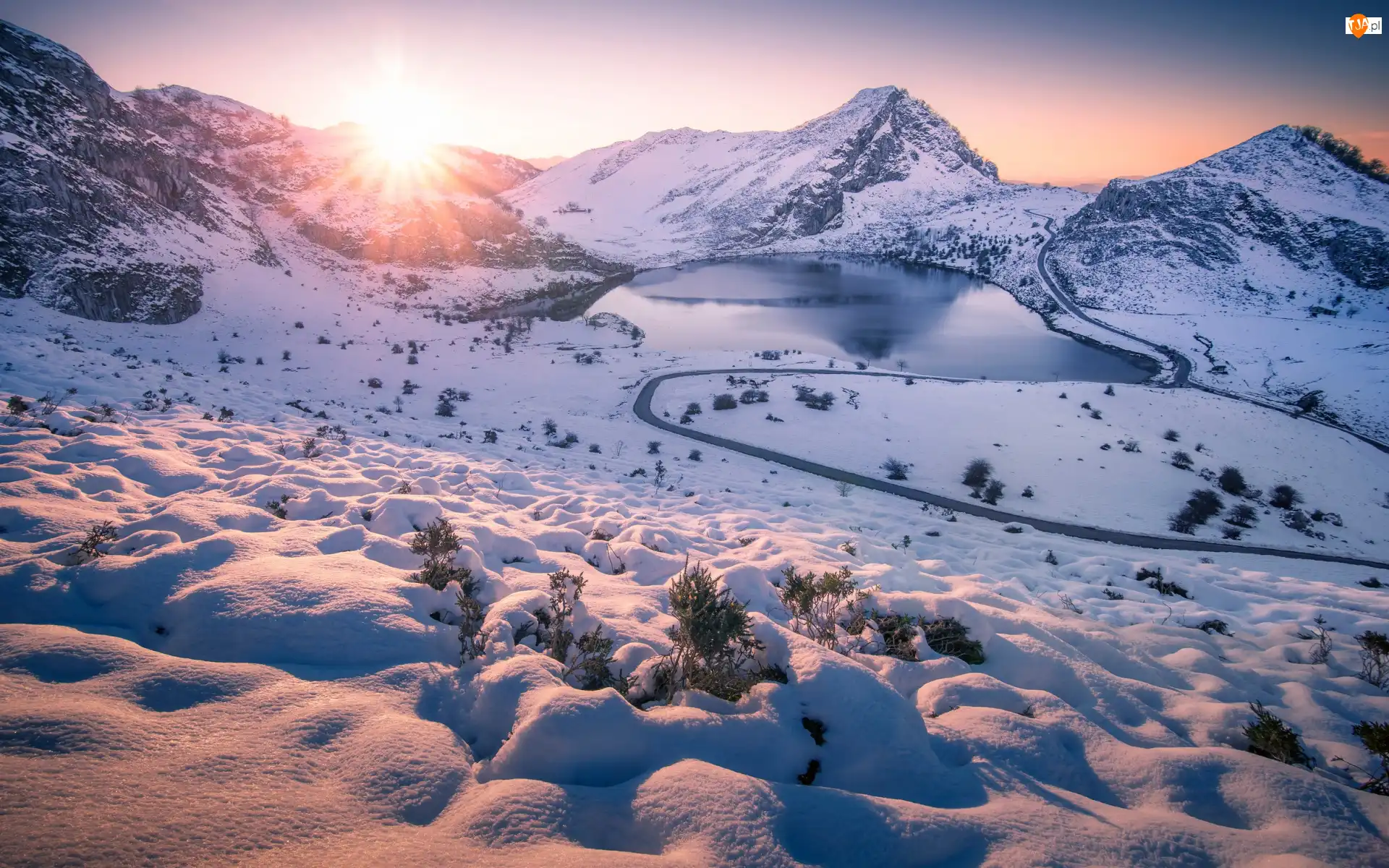 Picos de Europa, Zima, Lake Enol, Asturia, Śnieg, Góry, Hiszpania, Jezioro