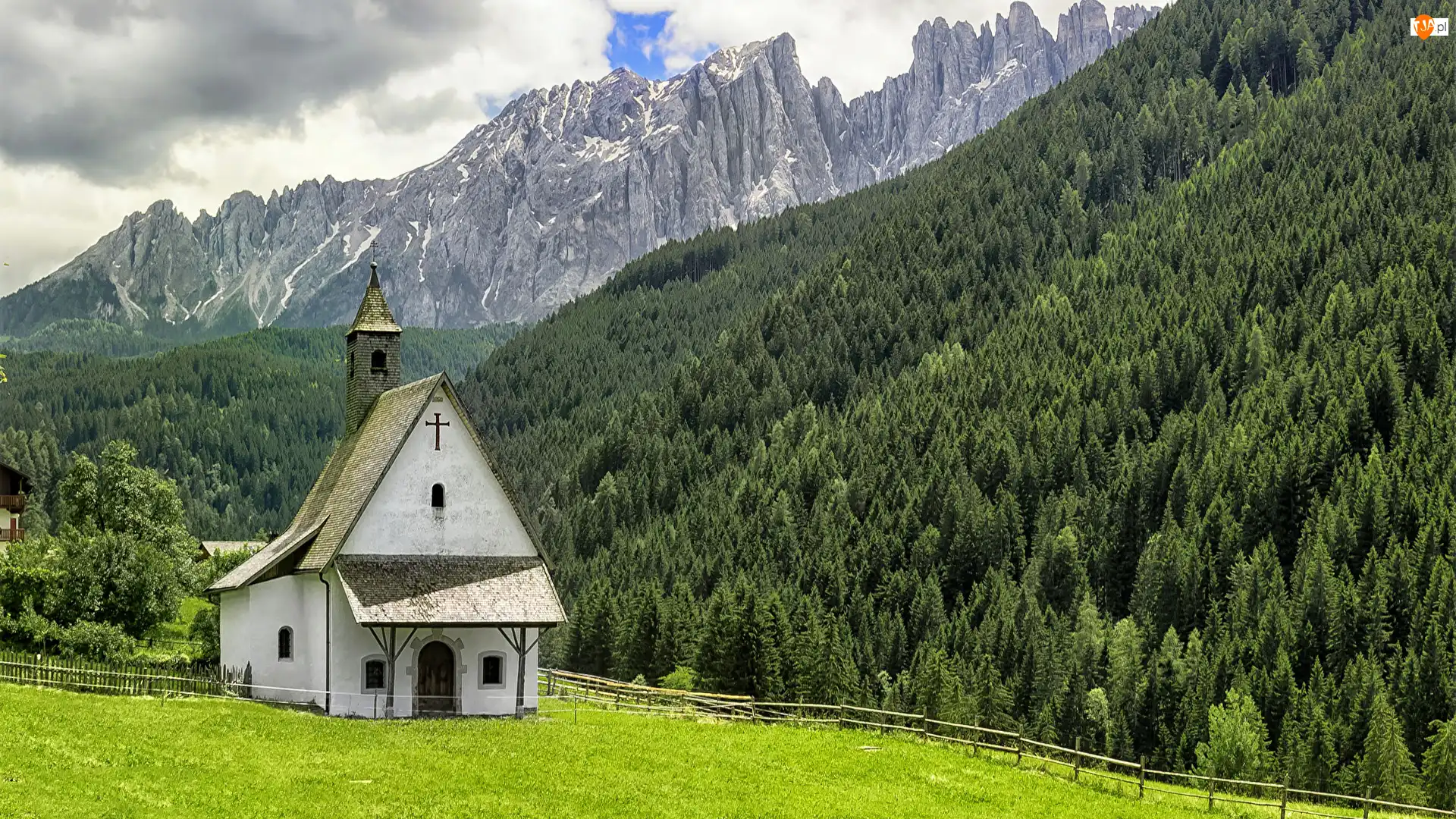 Wzgórza, Cappella di San Sebastiano, Lasy, Góry Alpy, Drzewa, Miejscowość Welschnofen, Nova Levante, Kaplica San Sebastiano, Włochy