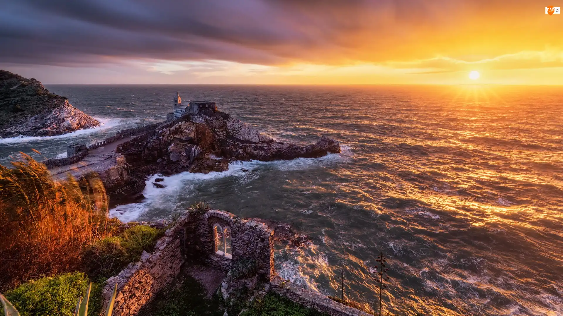 Włochy, Kościół św Piotra, Liguria, Wschód słońca, Portovenere, Wybrzeże, Morze Liguryjskie, Chiesa di San Pietro, Skały