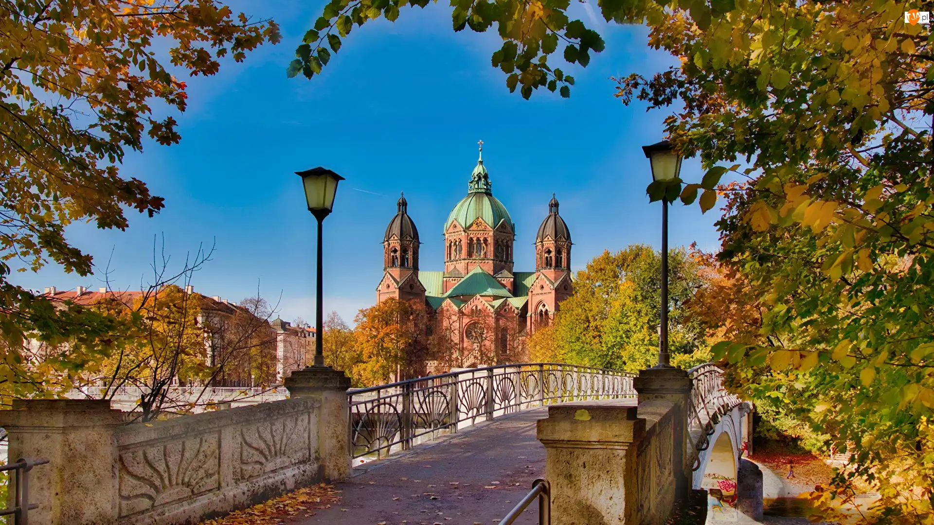 Drzewa, Niemcy, Jesień, Gałęzie, Monachium, Most, Latarnie, Kościół św Łukasza