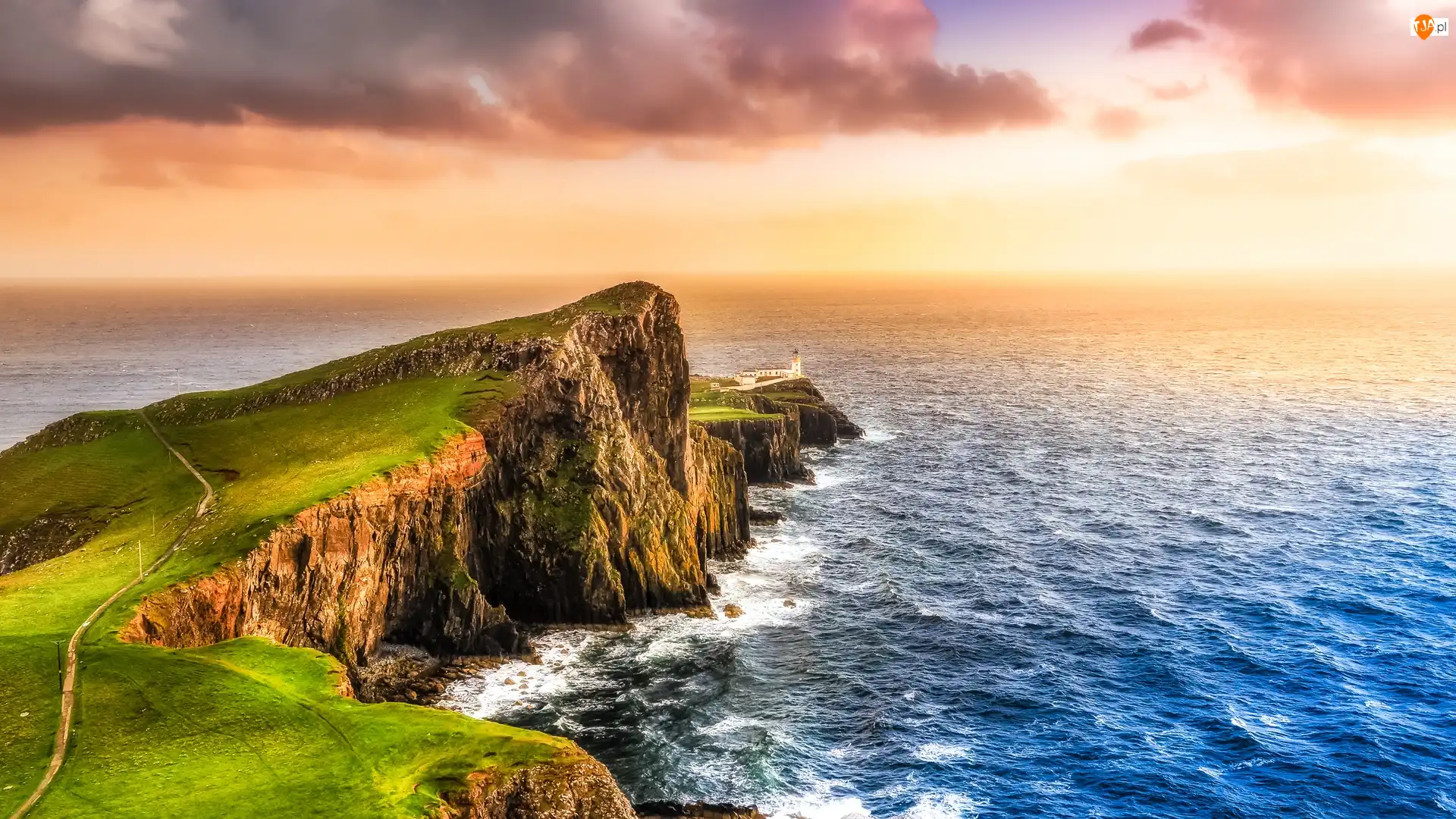 Wyspa Skye, Półwysep Duirinish, Wschód słońca, Szkocja, Wybrzeże, Morze Szkockie, Latarnia morska Neist Point Lighthouse