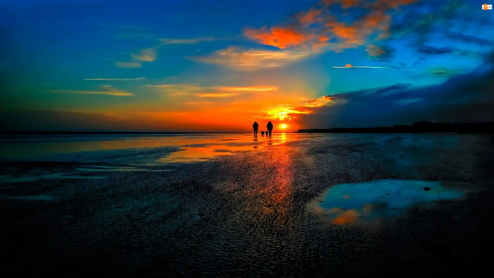 Zachód Słońca, Ludzie, Plaża, Morze, Chmury