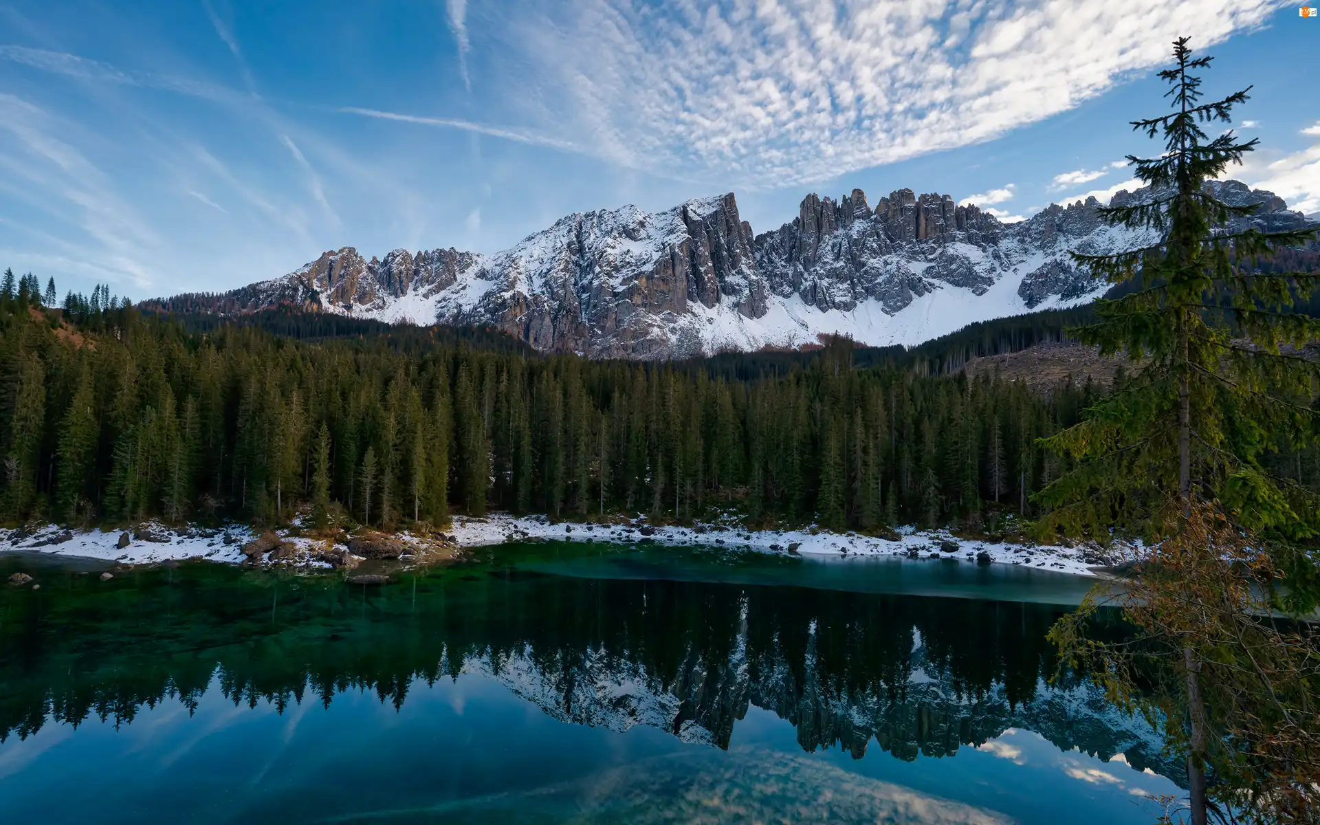 Południowy Tyrol, Jezioro, Drzewa, Włochy, Las, Góry Latemar, Lago di Carezza