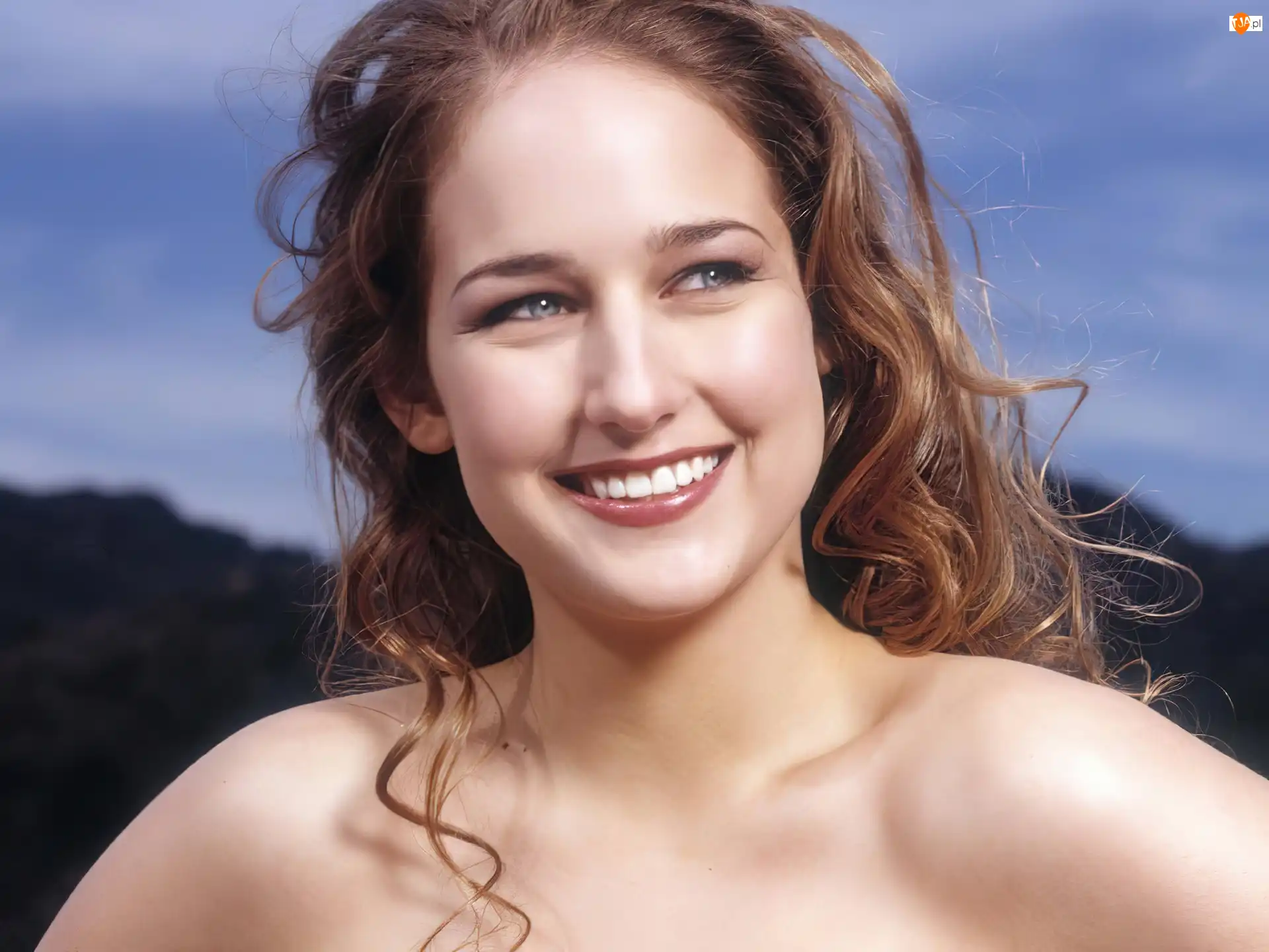 Uśmiech, Leelee Sobieski