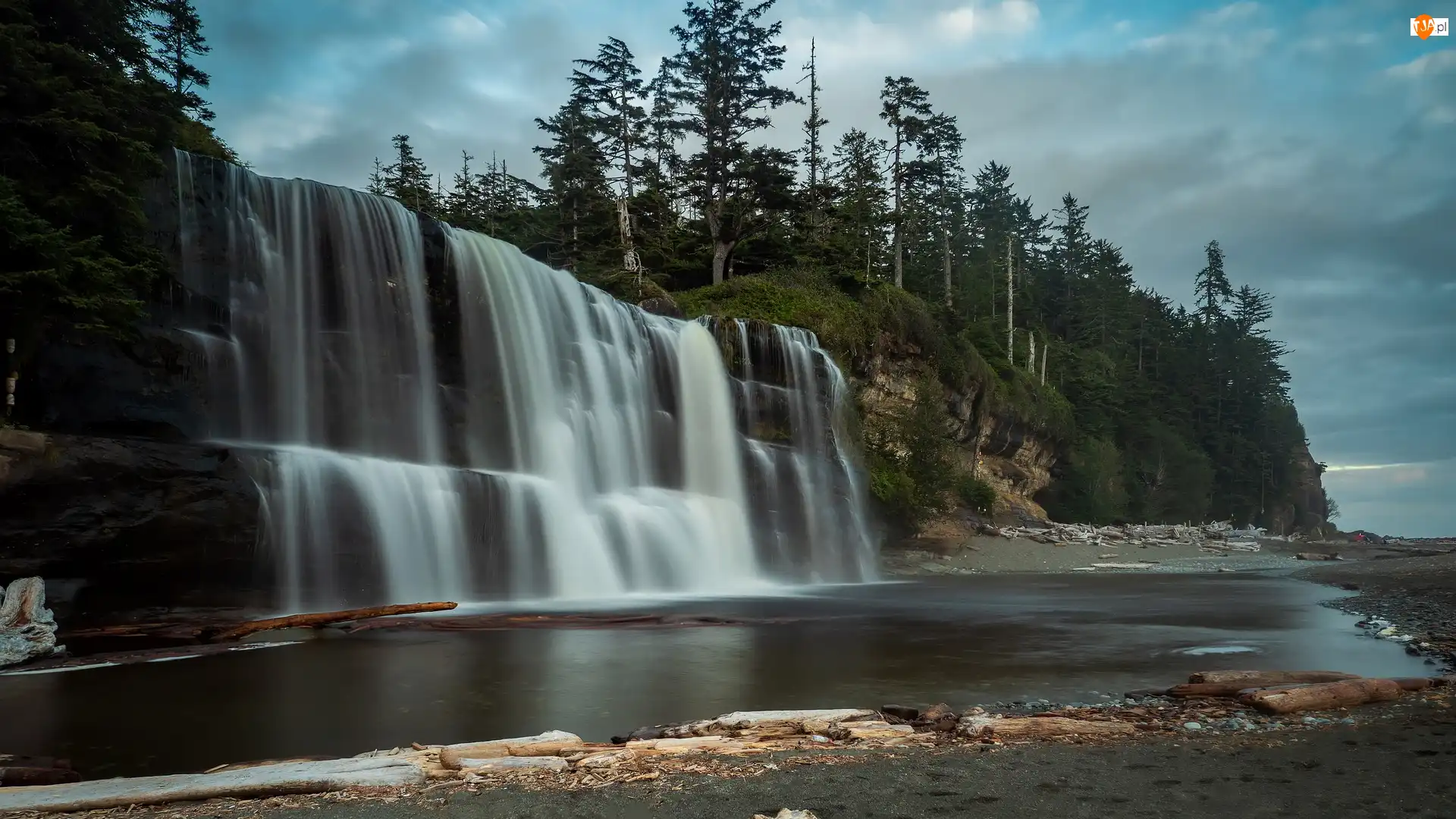 Tsusiat Falls, Rzeka, Kanada, Wodospad, Kolumbia Brytyjska, Drzewa, Skały