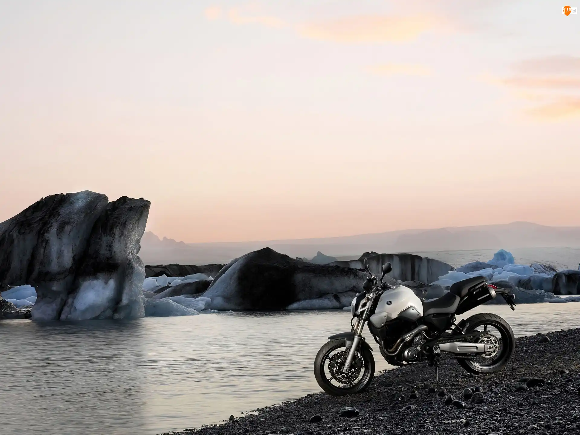 Bak, Biała, Yamaha MT-03