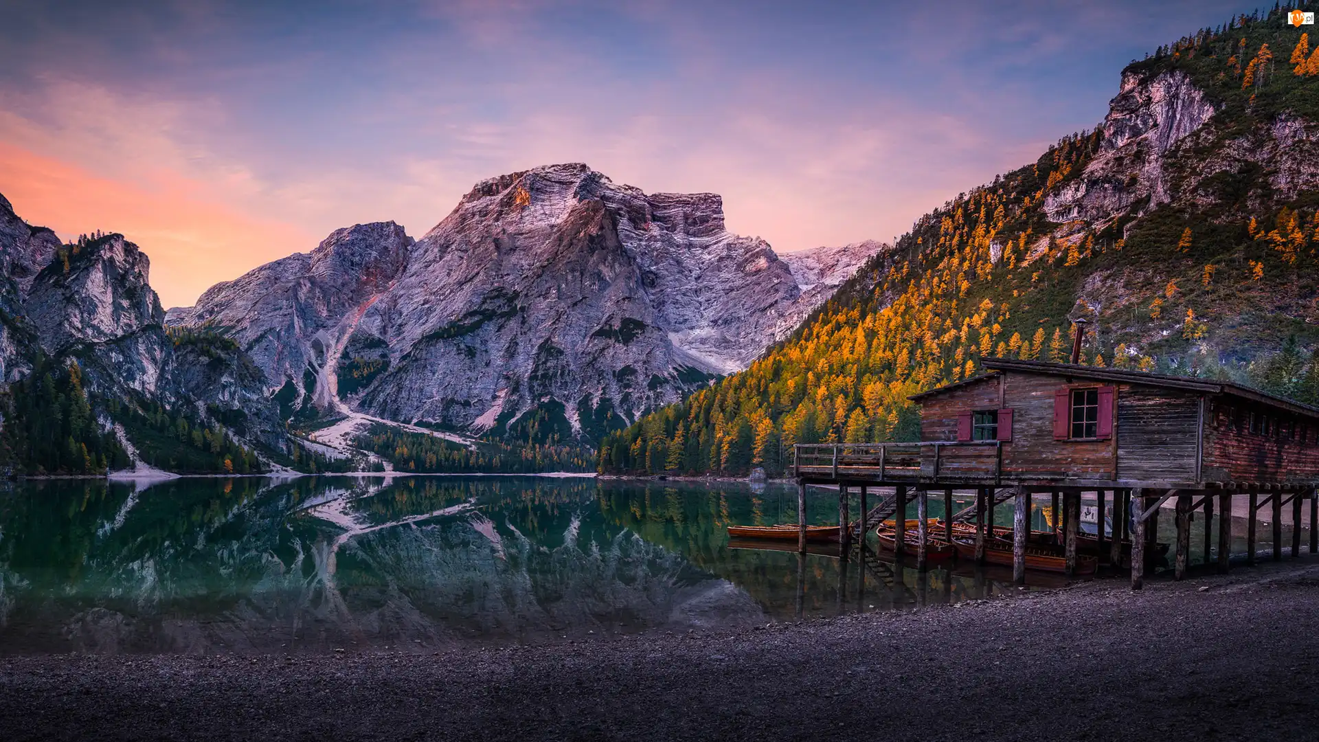 Włochy, Pomost, Dom, Dolomity, Pragser Wildsee, Jezioro, Lago di Braies, Poranek, Góry, Łodzie