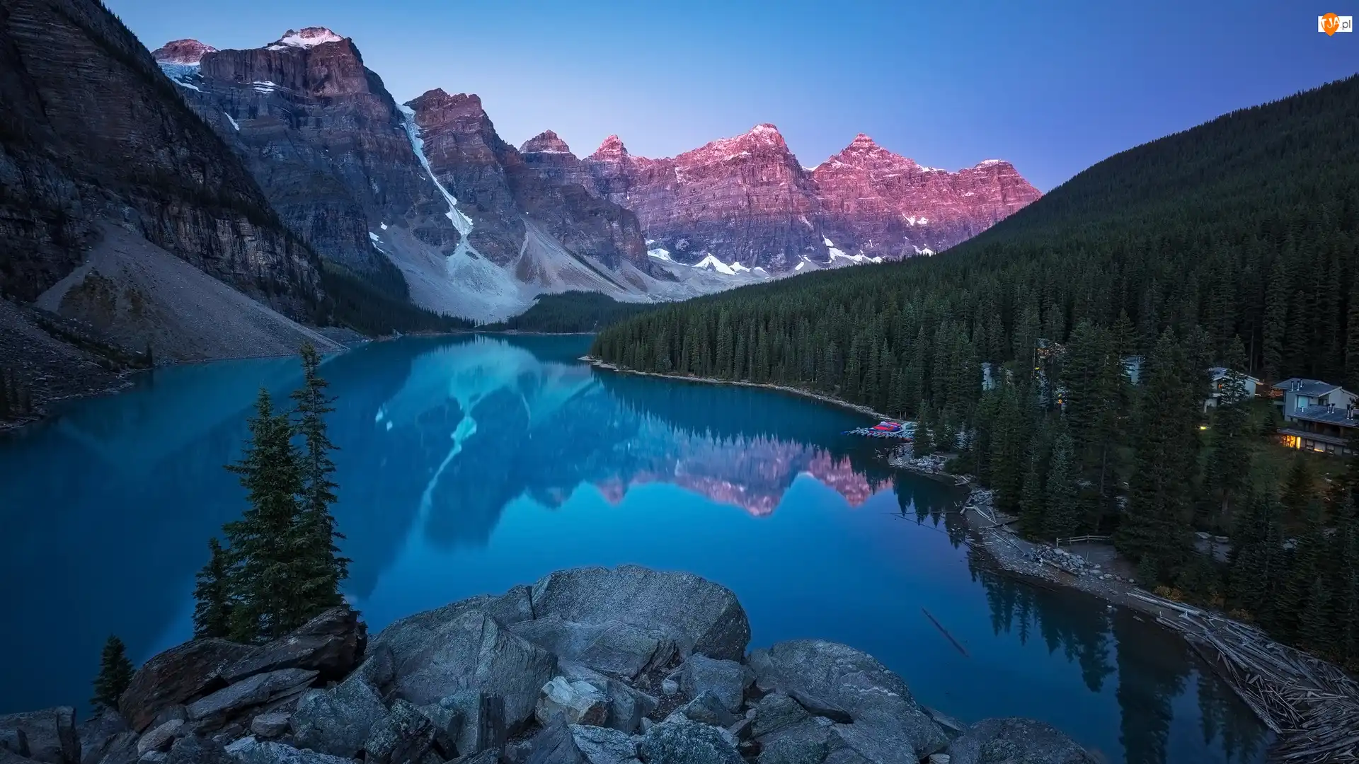 Jezioro Moraine, Góry, Skały, Alberta, Canadian Rockies, Park Narodowy Banff, Kanada, Drzewa