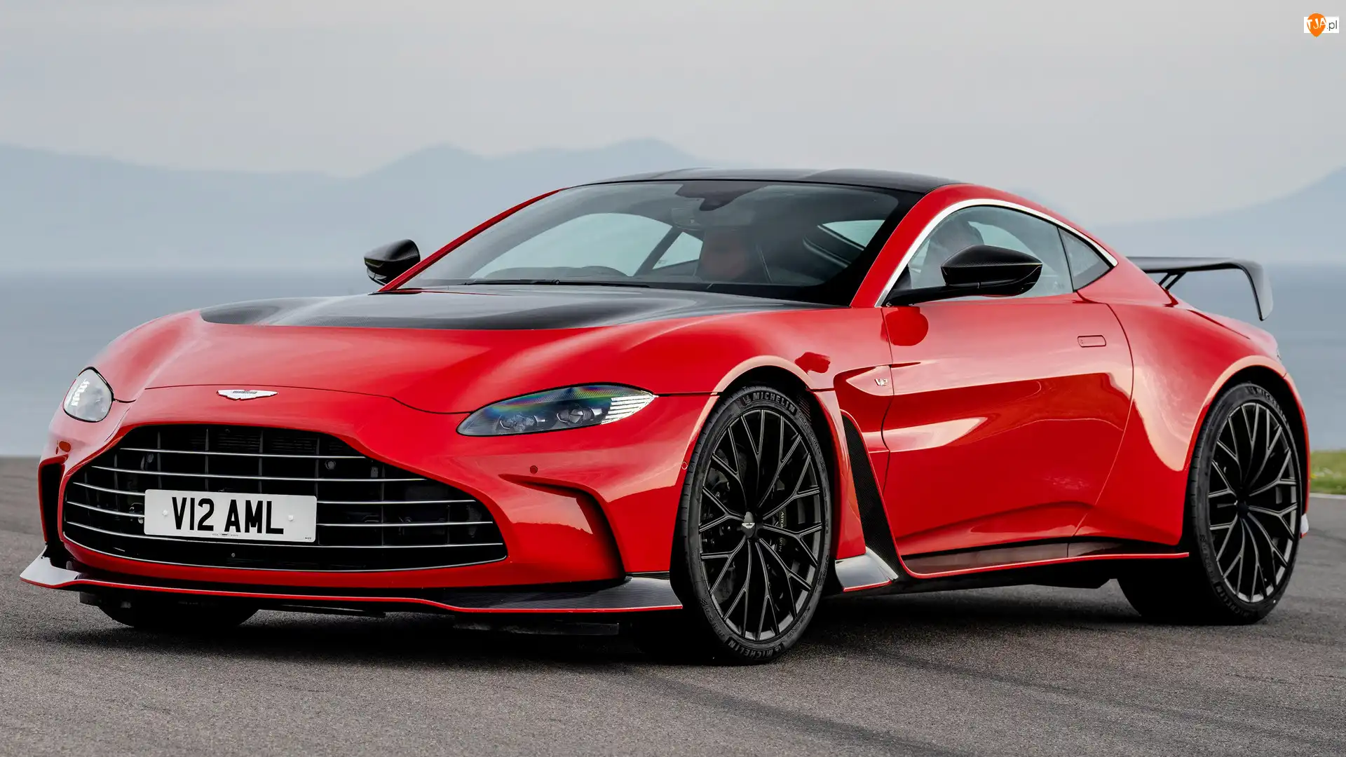 Aston Martin V12 Vantage, Czerwony
