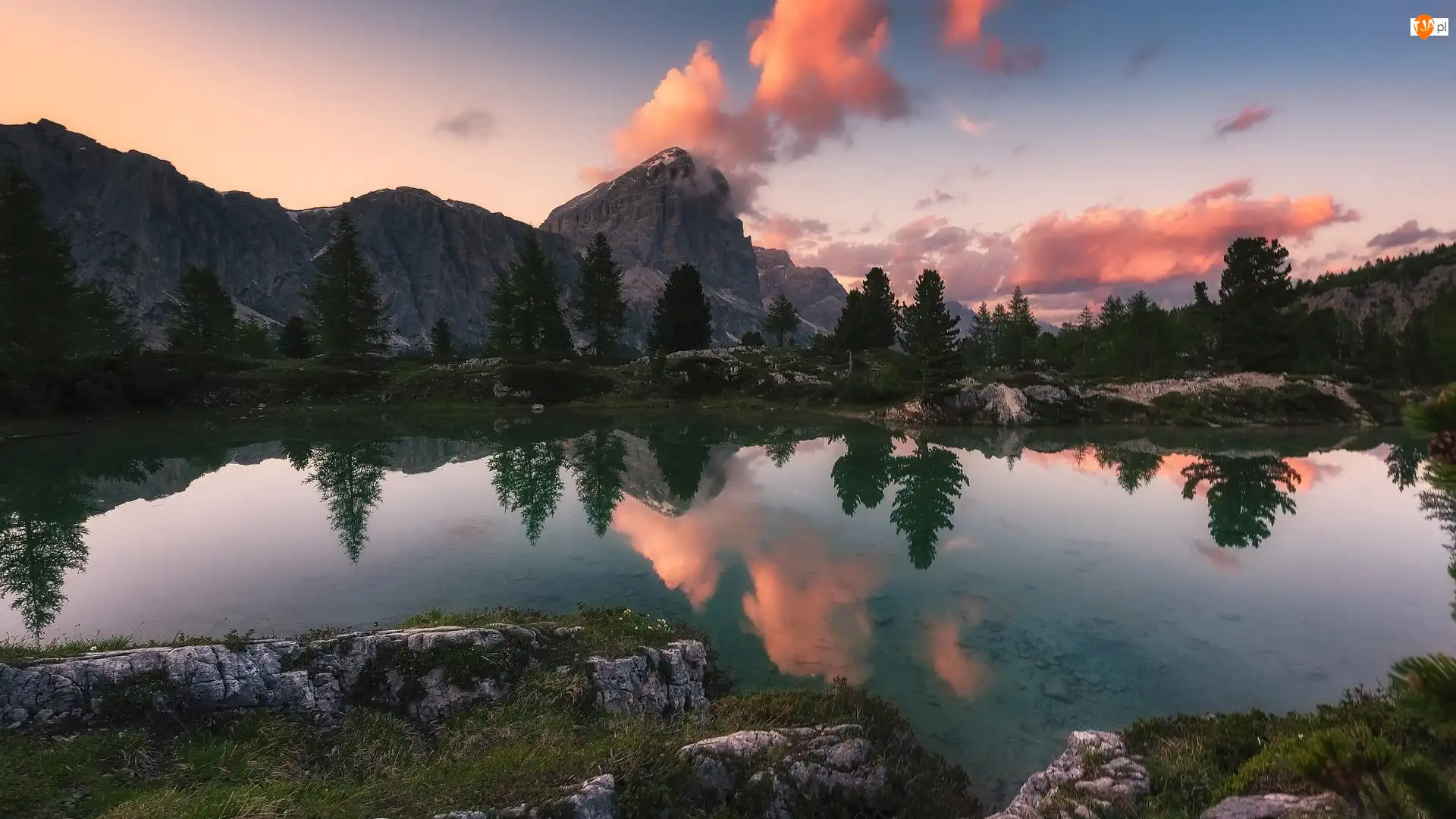 Włochy, Odbicie, Prowincja, Skały, Dolomity, Góry, Lago di Limides, Jezioro, Drzewa, Belluno