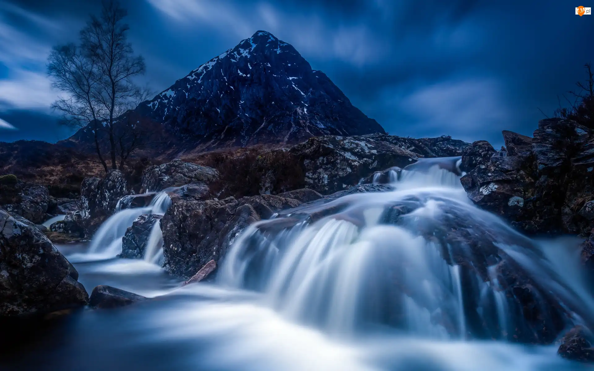 Drzewa, Góra, Coupall river, Chmury, Buachaille Etive Mor, Skały, Szkocja, Rzeka