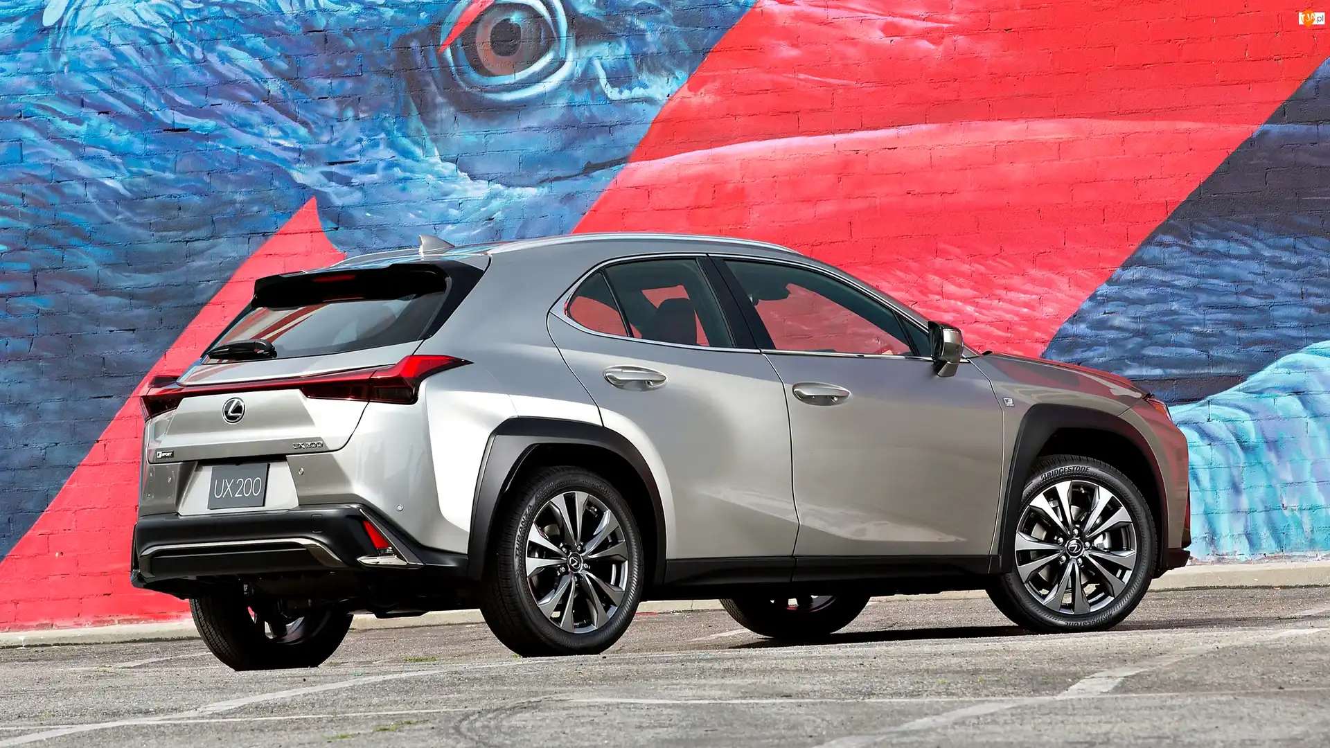 Ściana, Lexus UX200, Graffiti