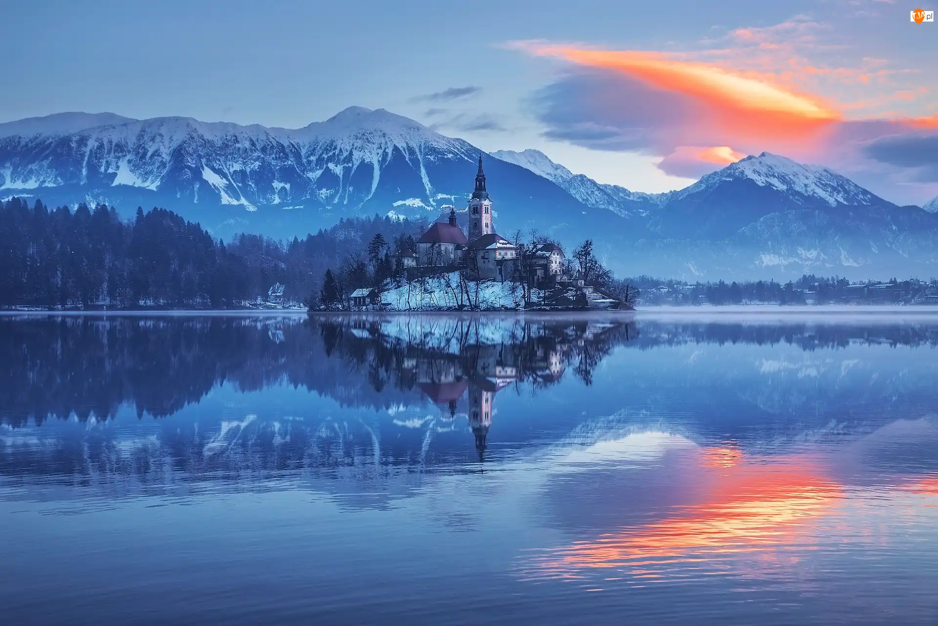 Odbicie, Kościół, Góry, Jezioro