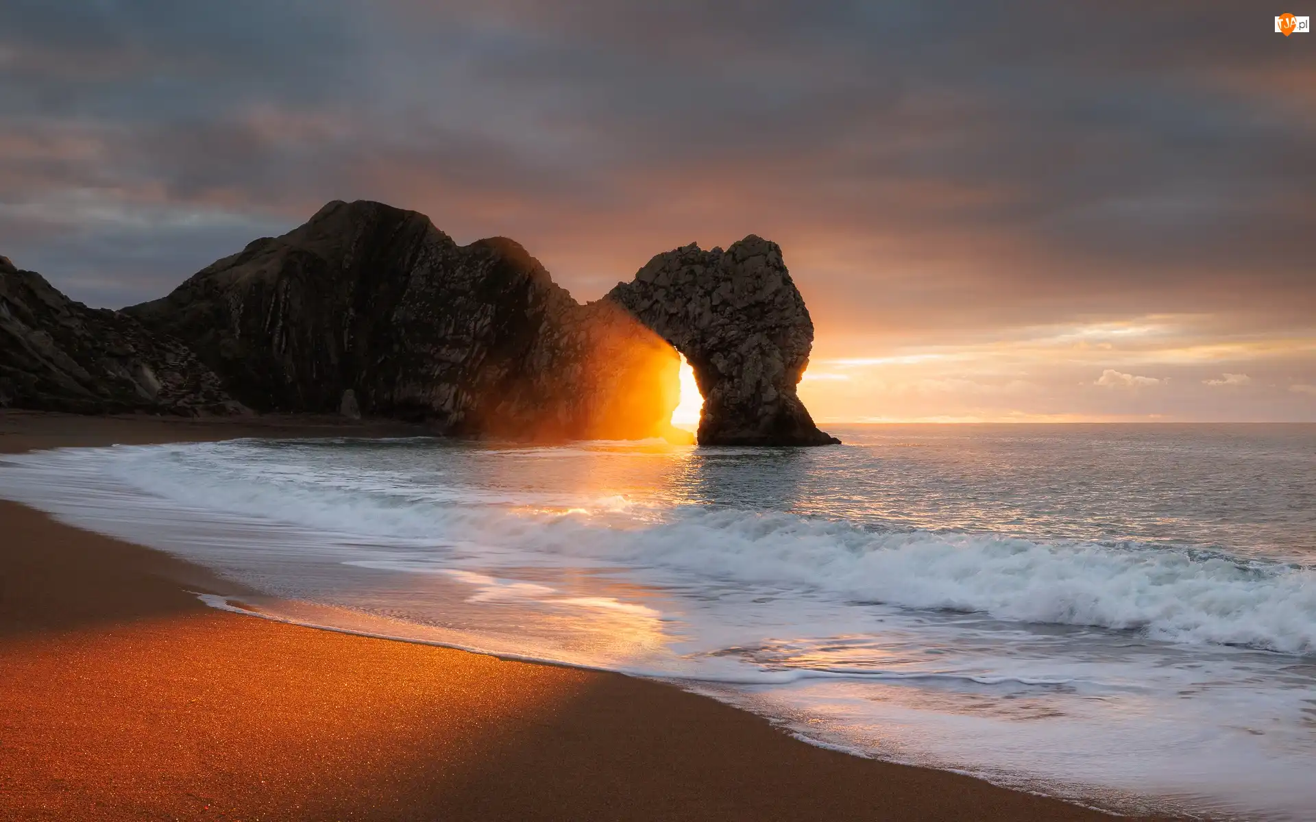Zachód słońca, Łuk wapienny, Durdle Door, Skały, Hrabstwo Dorset, Anglia, Morze, Plaża, Wybrzeże Jurajskie, Chmury
