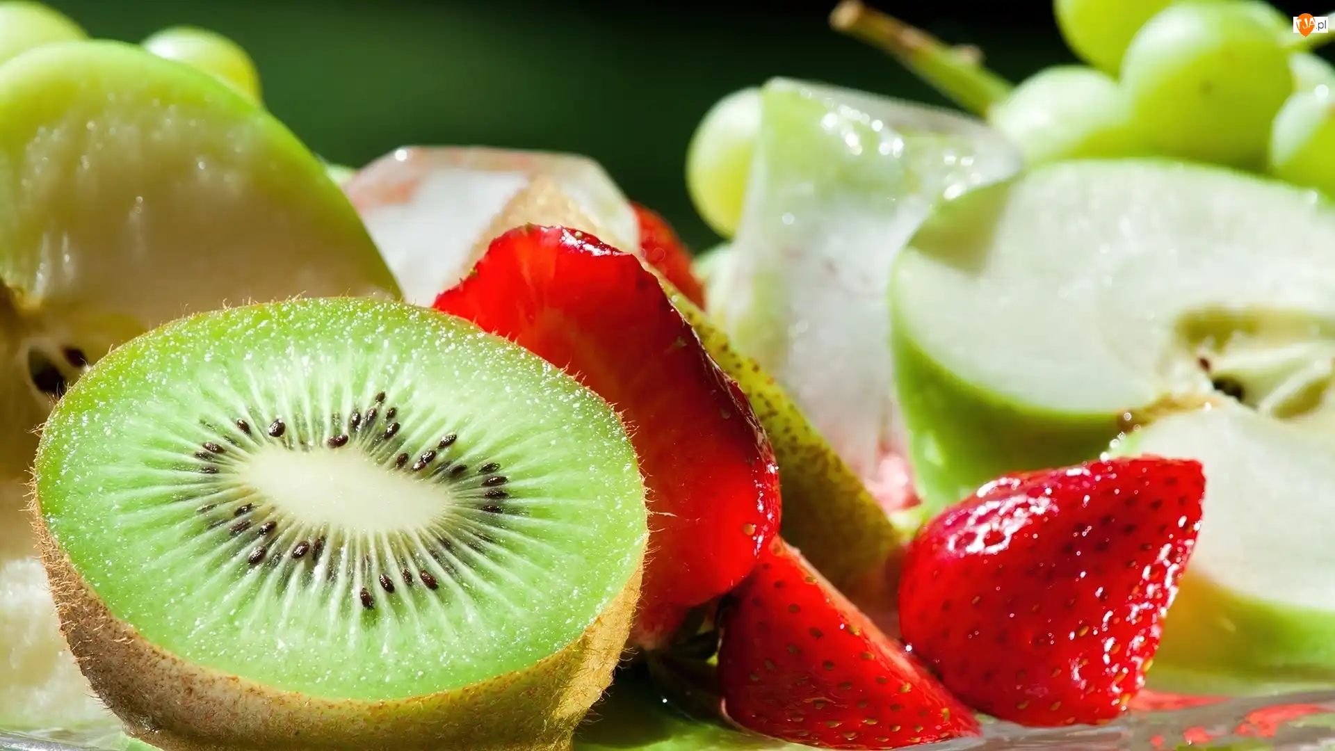 Truskawki, Owoce, Kiwi, Jabłka, Winogrona